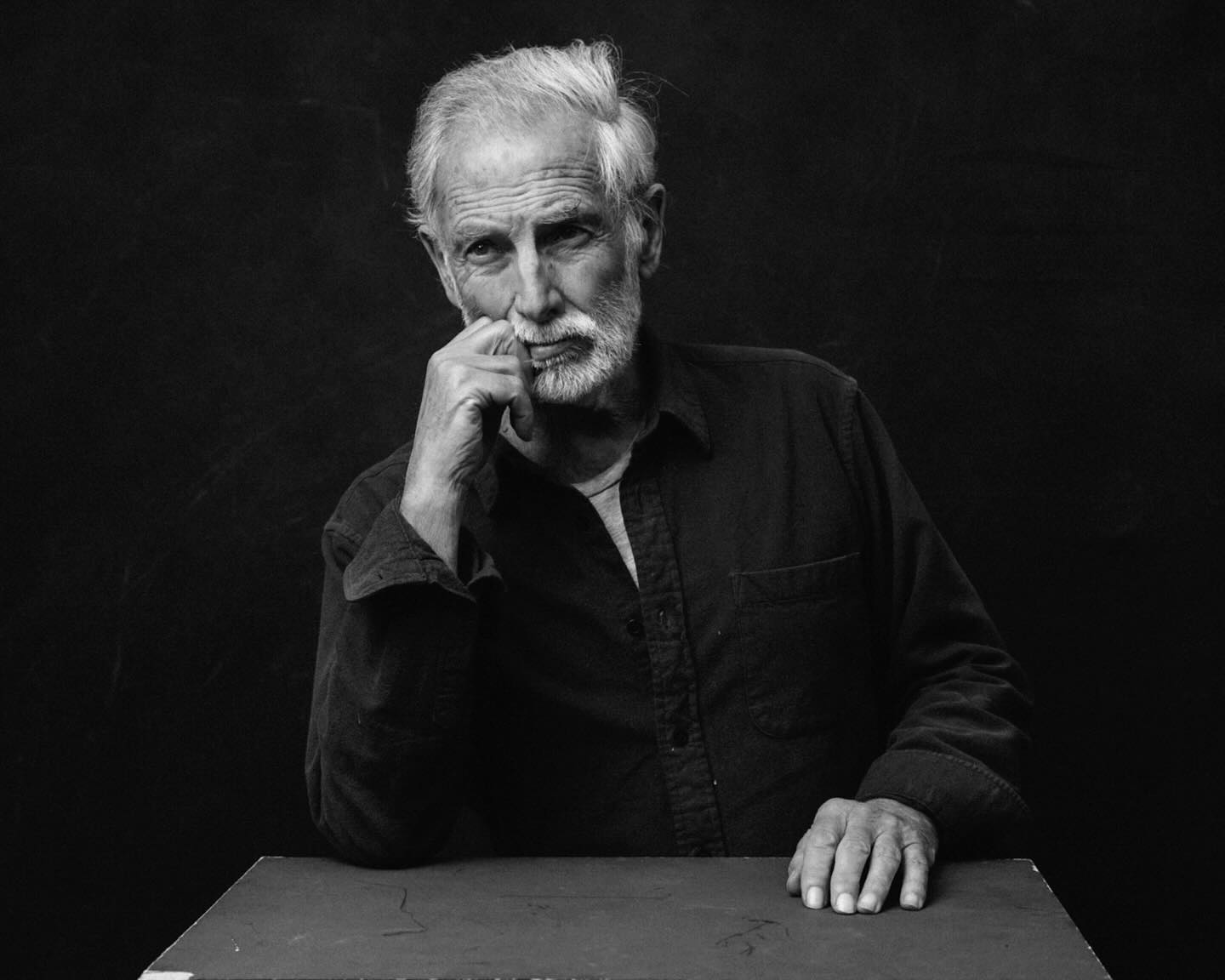 Ta que estoy triste con esto… realmente apenado con la muerte de un grande. Alguien que me dio una de las sesiones más entretenidas y fascinantes de mi vida. Tremendo don Héctor Noguera.