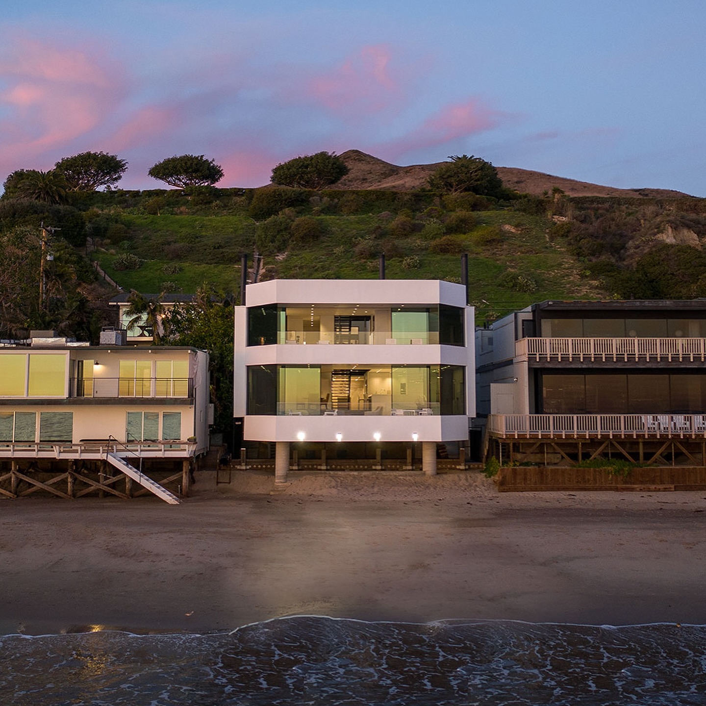 Sun, sea and minimalist modernism — the “Taylor Beach House” in Malibu is a tribute to clarity, light and design integrity. Located right on the sand with 50 feet of ocean frontage, this 5,000-sq-ft work began life in the 1970s under the hand of Jerrold E. Lomax FAIA, a California-modern icon. 
In 2013 it passed into the care of developer Lawrence Taylor (and wife Christine), who engaged SPF:architects to honour Lomax’s vision while bringing the house fully into the present. 
The renovation stripped back ornament, exposed structure, introduced slim-profile glazing, glass floors and a dramatic aluminium stair-and-glass centerpiece — all while preserving the minimalist spirit of the original. 
At Styline Door & Window Systems, this project speaks to exactly what we stand for: precision, performance, transparency. When you’re working in high-end modern architecture, your systems need to disappear — letting light, space and view sing. Styline delivers the hardware, the framing, the details that support minimalist ambition.
Let’s build with clarity, elegance and performance.
#Styline #StylineDoorAndWindow #ModernArchitecture #MinimalistDesign #CaliforniaModern #MalibuBeachHouse #ArchitecturalRenovation #HighPerformanceGlazing #AluminumSystems #LuxuryResidential #TransparencyInDesign #LightFilledHomes #DesignDriven #CraftsmanshipMatters