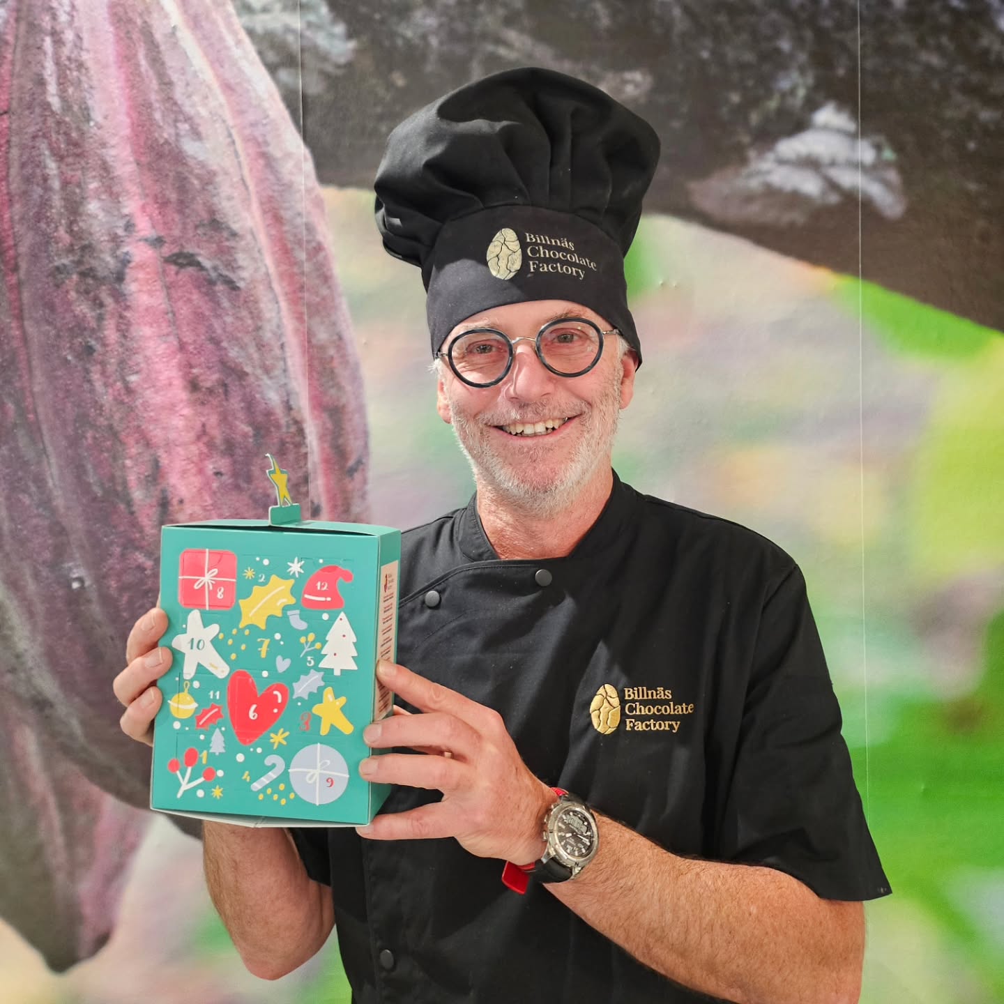 Our Advent calendars are selling fast. Remember to order yours before we run out. Find the link in our bio. #billnäschocolate #billnäsruukki #billnäsbruk #fiskarsvillage #joulukalenteri #julkalender #visitraasepori #ainoatapiola #isoomena #tuomaanmarkkinat
