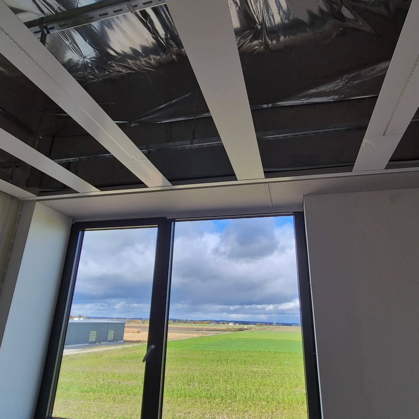 🚧Vom Rohbau zum Trockenbau🚧
#neubau #trockenbau #rohbau #Klimadecke #klimatop #Wärmespeicher #Wärmewende #Stromspeicher #energieeinsparung #deckenkühlung #2045Ready #co2vermeiden #Deckenheizung #Fußbodenheizung