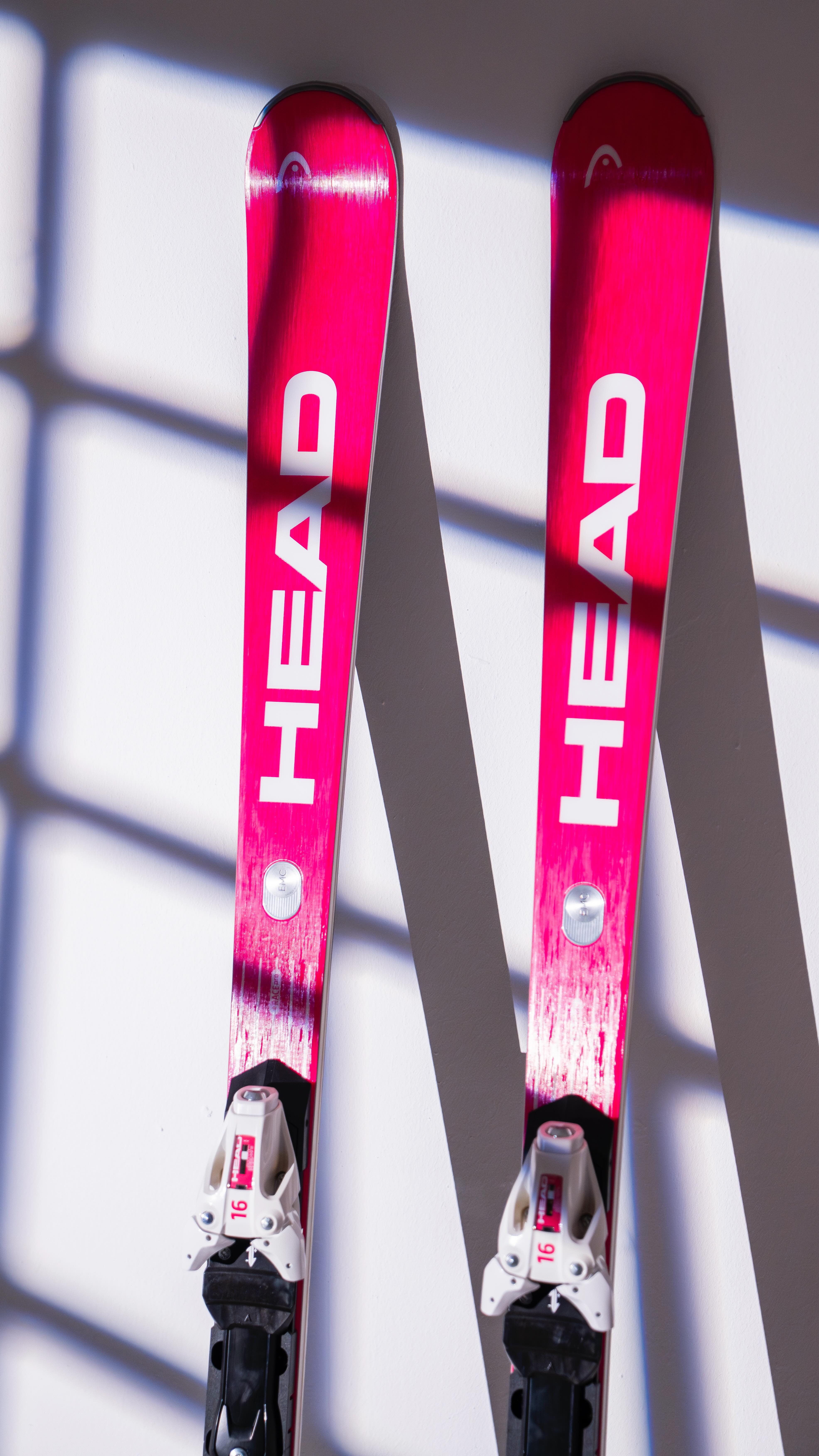 ❄️ L’hiver arrive… et on a déjà une super nouvelle à partager ! 🎿✨
Chabloz Sport vous propose en exclusivité le Worldcup Rebels e-Race Pro – Speed Pink Edition 💗
Un ski haute performance, à la fois stable et audacieux, dans un rose éclatant, créé pour célébrer les 75 ans de @head_ski 🏁
Ne manquez pas cette occasion de vous offrir un ski d’exception — design, puissance et exclusivité réunis.
👉 Disponible uniquement dans 6 magasins en Suisse romande.
⏳ Les stocks sont très limités, alors restez connectés pour l’annonce de son arrivée !
#chablozsport #head75years #SpeedPinkEdition #skiaddict #worldcuprebels #skilife #stlucchandolin