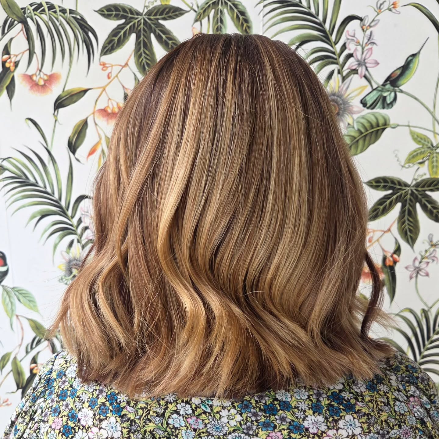 Chop chop ✂️
A little trim, a touch of T-section balayage, and you’re ready for winter.
Hair magician: Max ✨️
Swipe to see the Before/After
#margauxsalon #londonsalon #balayagehair #WinterStyle #haırtransformatıon