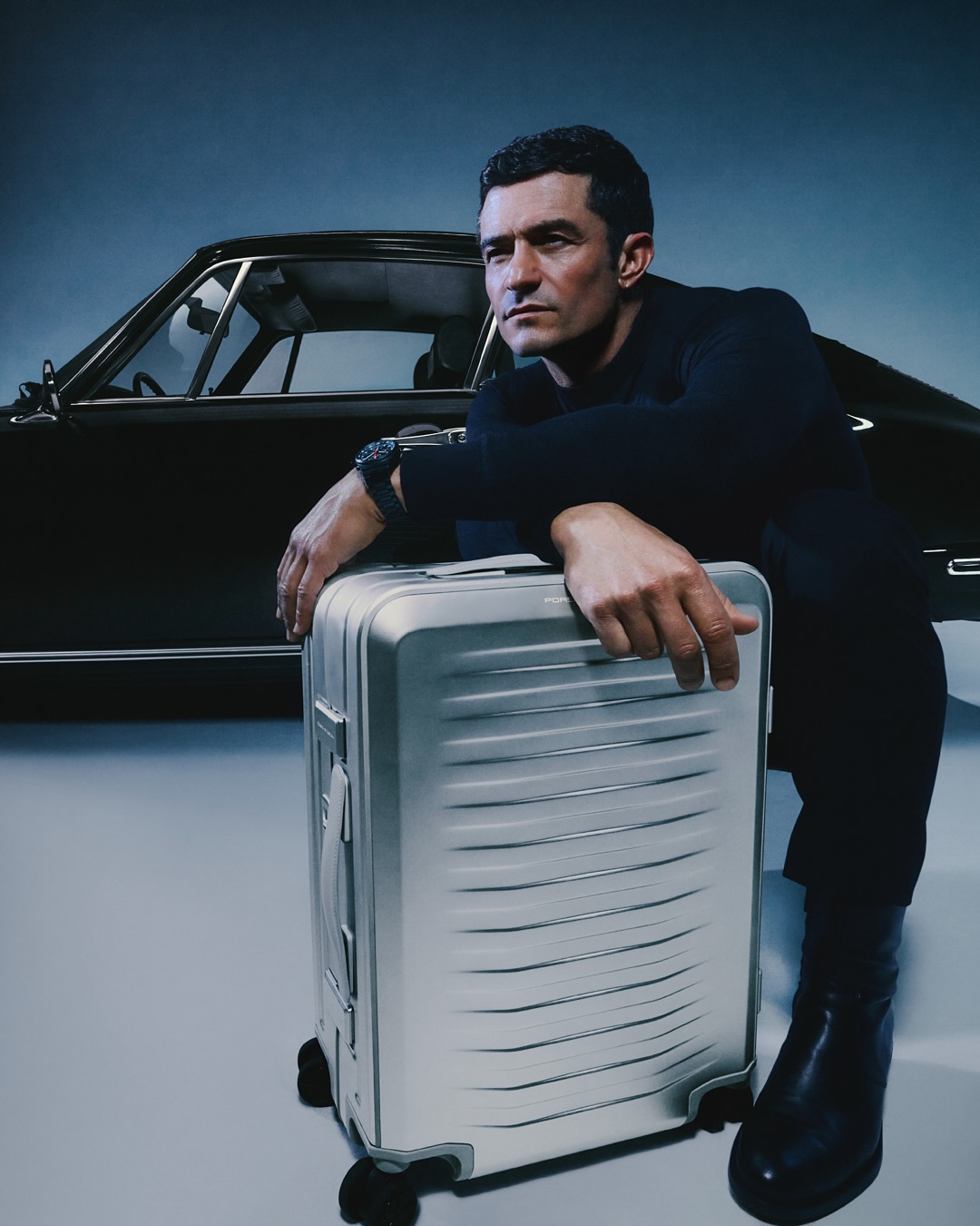 Made for Racers.
orlandobloom has travelled the world over, but it’s the Porsche Design Roadster Aluminium trolley that caught his eye. With its brushed aluminum body and sleek lines, there’s no better travel companion.
#PorscheDesign #MadeForRacers