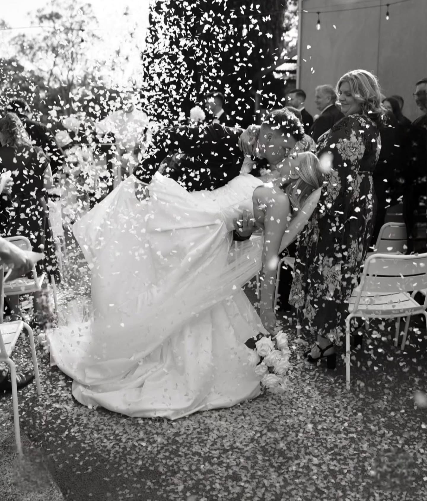 Larni & Jamie — the moment the petals fell, it was pure magic. From that beautiful burst of joy to the sweet moments with family and friends, their day at Daydreamers Café was filled with love, laughter and everything in between.
Absolutely stunning photos by @justinwestwoodphotography
@daydreamers.cafe
@larni.evans - bride
@blowwavesbykristina
@charlottesweetlandmakeupartist
@blossom_aesthetics_vic
@decodays - luxe floral design hire, props & signage
@bouquetsbydecodays - all faux bouquets and personal flowers
#Decodays #WeddingFlorist #MelbourneWeddings #WeddingStylist #ArtificialFlowers #FauxFlorals #FloralDesign #BridalBouquet #WeddingInspo #MelbourneFlorist #WeddingSetup #WeddingVibes #WeddingDetails #WeddingDecor #EventStyling #LuxuryWeddings #BrideToBe #EngagedCouple #WeddingGoals #PakenhamFlorist #YarraValleyWeddings #DandenongRangesWeddings #BeaconsfieldWeddings #SouthEastMelbourneWeddings