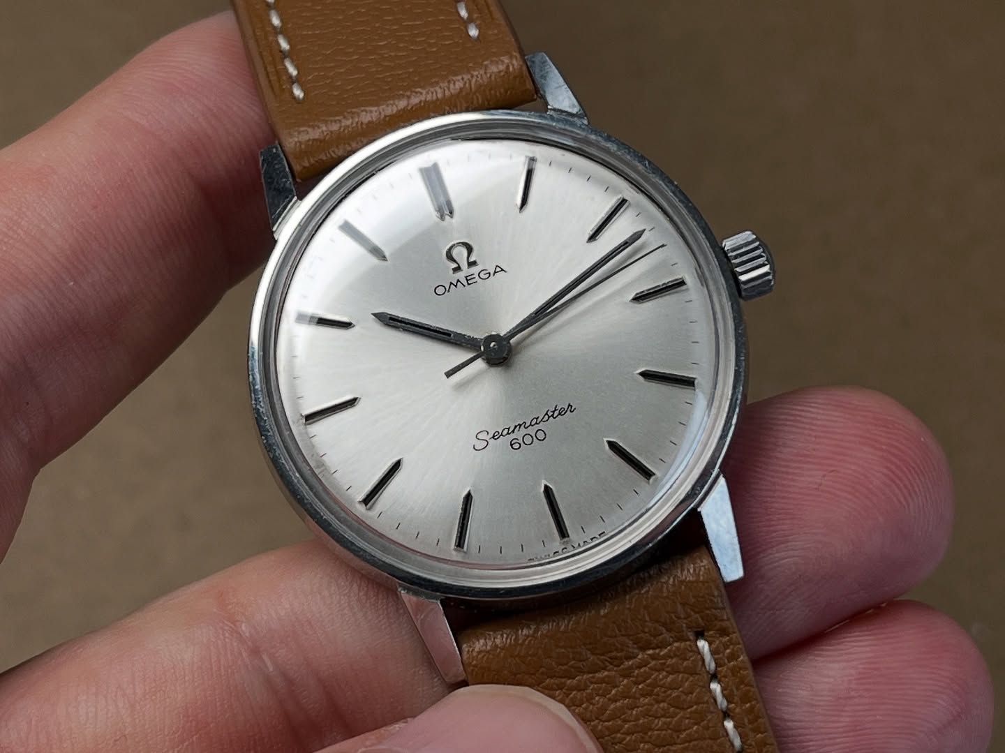 Available! We are pleased to offer this elegant, freshly serviced 1966 Omega Seamaster 600, reference 135.011. Crafted in stainless steel and measuring 34mm, this classic manual-wind Omega embodies understated mid-century sophistication.
It features a beautiful silver sunburst dial in exceptional, all-original condition, paired with a new high quality leather strap for comfortable daily wear. The watch retains its crisp case lines and honest vintage character, showing only light signs of age consistent with its nearly 60 year history.
Inside ticks Omega’s renowned Caliber 601 manual wind movement, just serviced by us and performing with excellent accuracy. This robust and reliable movement is celebrated for its precision and simplicity, a hallmark of Omega’s craftsmanship during the 1960s. #vintageomega #vintageomegaseamaster #watchforsale