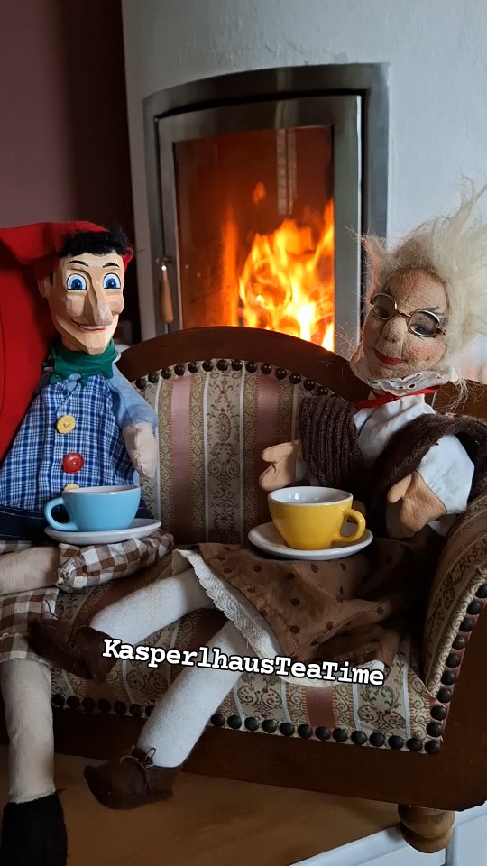 Feine Zeit für Träumereien
#ruhegenießen #regenwetter #seelebaumelnlassen #ruhevordemsturm #gemütlicheszuhause #geschichten #lesen #traumleben