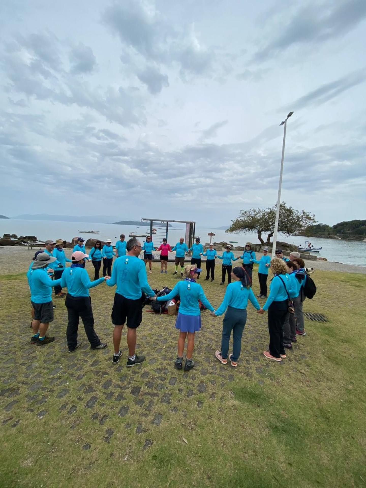 Etapa 8 e última do Caminho da Ilha - de Sambaqui até a Praça XV de Novembro. Gratidão aos 25 peregrinos por ter confirmado na ACACSC ao aceitar este desafio. Parabéns e que Santiago de Santiago de Compostela os abençoe. Vamos que vamos! 👣👣🥾👏👏🤗💕