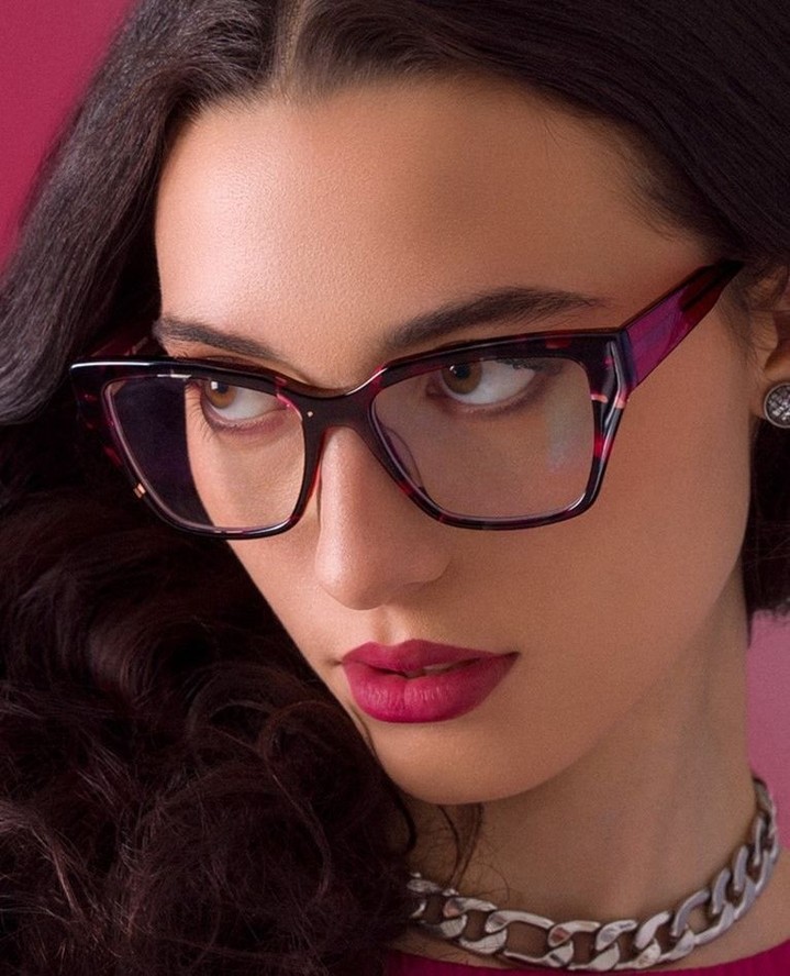 Best-seller "Rock Up"
The frame that doesn’t follow trends, it starts them.
#eyewear #fashioneyewear #designereyewear #caroneyewear #eyewearblogs #fashionblogs #opticians #independentopticians #eyewearstylists