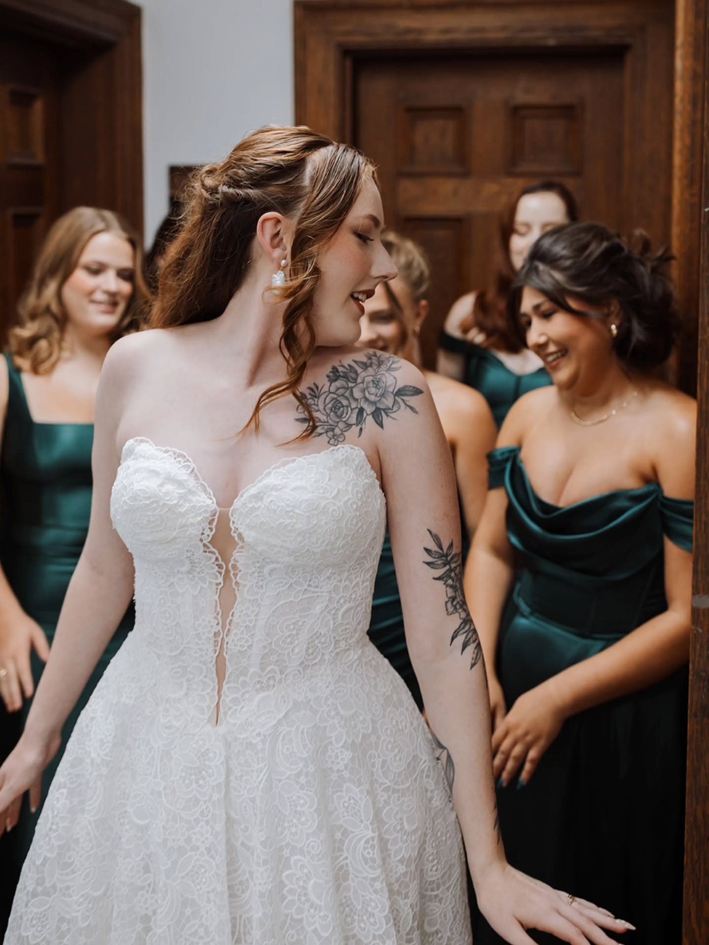 Alexis & Jack ✨️ wedding highlights
•
#weddingphotography #weddingphotographer #weddinginspiration
#brideandgroom #justmarried #weddingday #weddingdetails
#theknot #weddingideas #ido #shesaidyes #weddingmom #daytonphotographer #ohioareaphotographer #theknotpro #weddingwire #weddinghighlights #daytonartinstitute