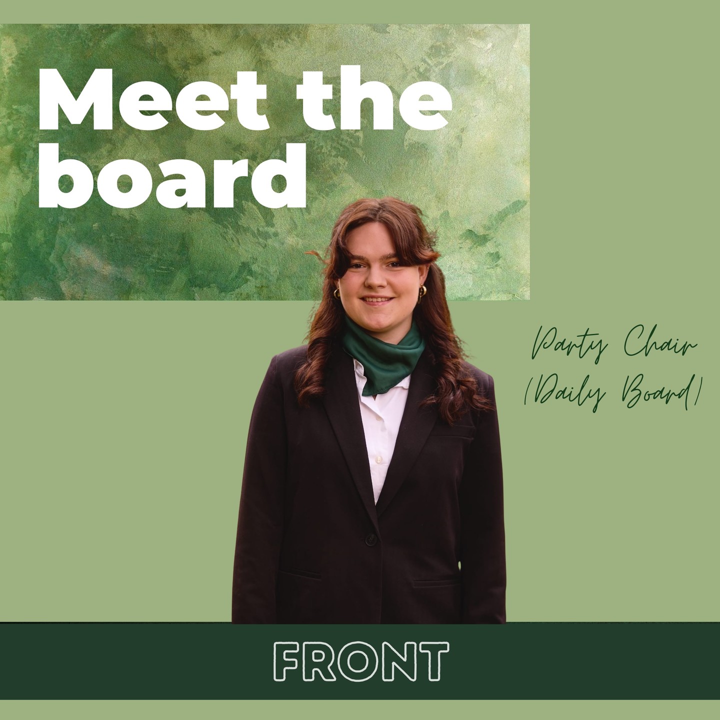 ๐๐๐๐ญ ๐ญ๐ก๐ ๐๐จ๐๐ซ๐ ๐
This week we continue introducing our board, and today itโs Annaโs turn! The following slides show what an average week looks like for her. Below, you can read more about her role.
Hi, Iโm @anna_winters._
As Fractievoorzitter (member of the Daily Board), I am part of all three preparatory committees of the University Council. You could say Iโm the political headchief of Front.
Iโm involved in a variety of dossiers, including policy and strategy.
Other responsibilities in my role as a Daily Board member include:
- Chair of the Education, Research & Impact Committee
- Member of the Daily Board of the University Council
- Member of the Finance & Infrastructure Committee
- Contact person for the Executive Board and the Board of Governors
- Faculty Council TSHD
- University Forum
- Coordinator of We Activate Tilburg
- Coordinator of the Student Sounding Board Committee
- Member of the Lustrum Committee