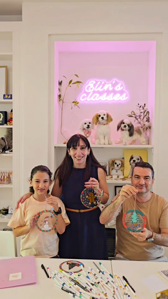 🌈 Looking for a fun family activity with your kids? 👨👩👧👦
At Elin’s Classes, we offer a variety of creative workshops perfect for all ages — from dessert making and glow art to Moru doll and treasure box making! 🎨✨
👩🏫 Located in Darlinghurst
🎉 Perfect for weekends, holidays, or special celebrations
💫 Fun, hands-on, and memory-making for the whole family
Come join the fun! 💕
#KidsActivitiesSydney #FamilyFun #familyactivity #CreativeKids #christmassydney #SydneyMum