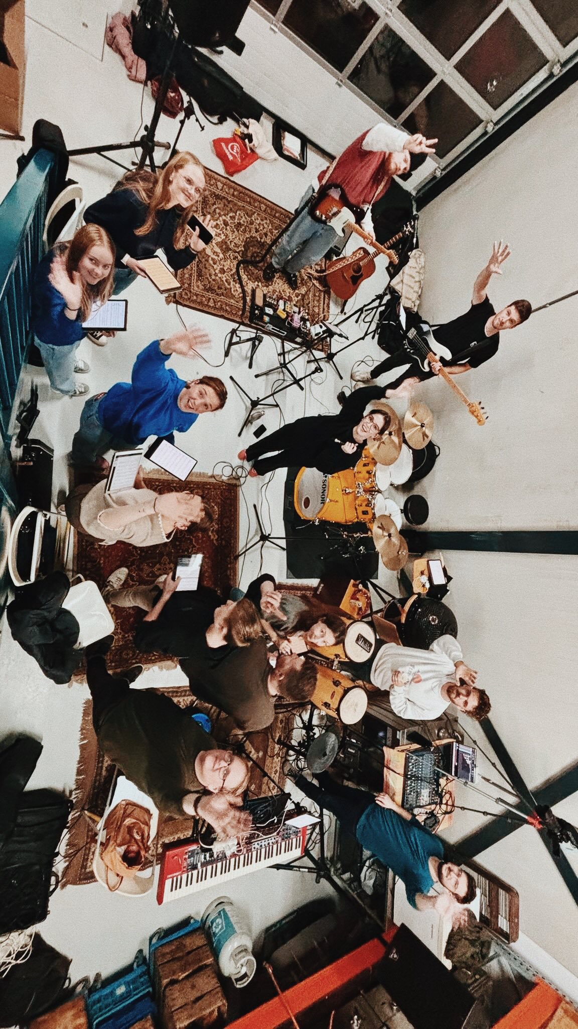 LAATSTE KAARTEN! 🎟️
Er zijn nog een paar kaartjes over voor ons concert aanstaande zaterdag. Wees er snel bij via de link in onze bio! ✌🏼Ondertussen zijn wij nog lekker aan het oefenen :)