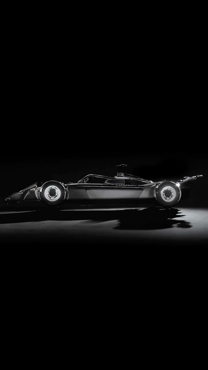 O GEN4 inaugura uma nova era na Fórmula E, onde o design se move com a precisão da energia e a velocidade ganha nova expressão. Criado em parceria com a FIA, o carro mais avançado da categoria une potência e consciência, transformando a estética em inovação e a tecnologia em arte.
Feito com materiais 100% recicláveis e quase 100% de eficiência energética, o GEN4 é mais do que um carro: é um símbolo do que está por vir, o futuro desenhado em movimento.
Deixe o olhar seguir as linhas do amanhã, leia no link da bio.
#FormulaE #GEN4 #DesignAutomotivo #Inovação #Sustentabilidade #CarrosElétricos #FIA #Automobilismo