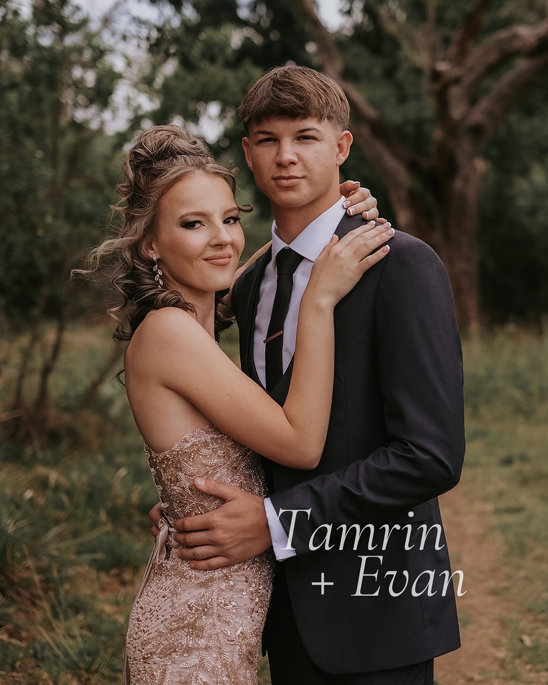 .
TAMRIN & EVAN
My second last Matric farewell that will be featured on my feed is beautiful Tamrin with her date Evan.
Soft | Feminine | Whimsey | Dreamy are just a few adjectives to describe what she looked like - Beauty that knows no boundaries because her inner being is just as beautiful.
Hair & Makeup: @colleen_abundancemakeup
Dress: @lilyfields.dressmaking
Venue: Struben Dam
Hoop julle het ‘n awesome aand gehad!!
#madisonandwest #madisonandwestlifestyle #matrics2025 #matricfarewell #matricfarewell2025 #ahmp