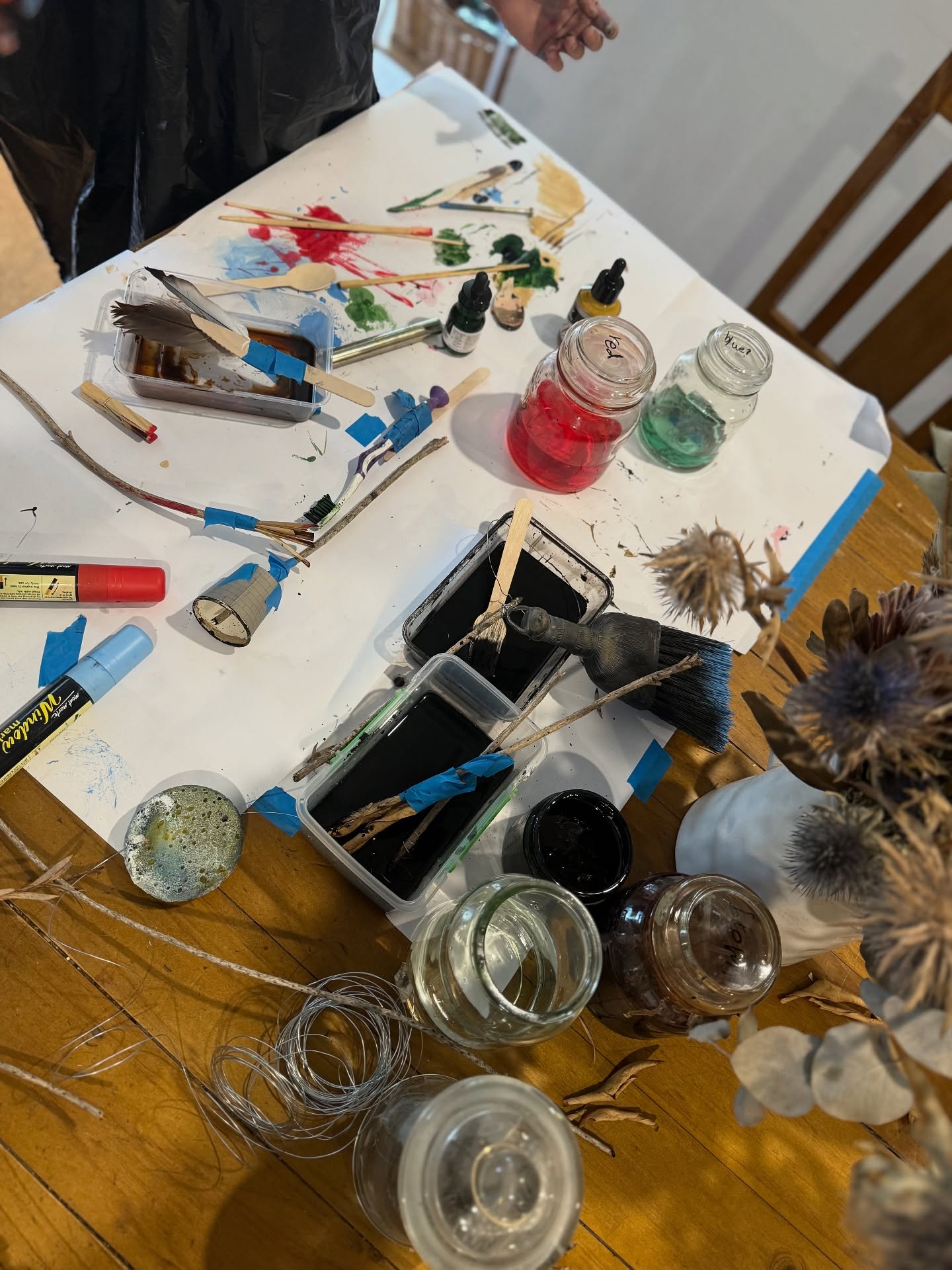 These are the homeschooling moments I never want to forget!
Miss 16 off on day 2 of work experience so Mr 14 and myself decided we needed a creative morning.
You may remember Zeeki being introduced to mark making brushes by @ineldateartist during @rcampbellartist ‘s exhibition in #Cowra earlier this year.
He still loves finding this for me that might be useful for mark making in my own visual arts practice.
Today during a hail storm with a candle lit, we watched a tutorial by @debbiemackinnon and made more brushes, experimenting and playing as we went along.
It was such a lovely morning. Zeeki now has 3 different types of stains that he has had brewing for a few months so we also had a paint with those!
Zeeki made the most beautiful painting of the base of native flowers. I’m going to frame his.
Thanks Inel, Rhonda and Debbie - 3 incredible female artists who have each inspired myself and my son.
Lusi x
@lusi_austin