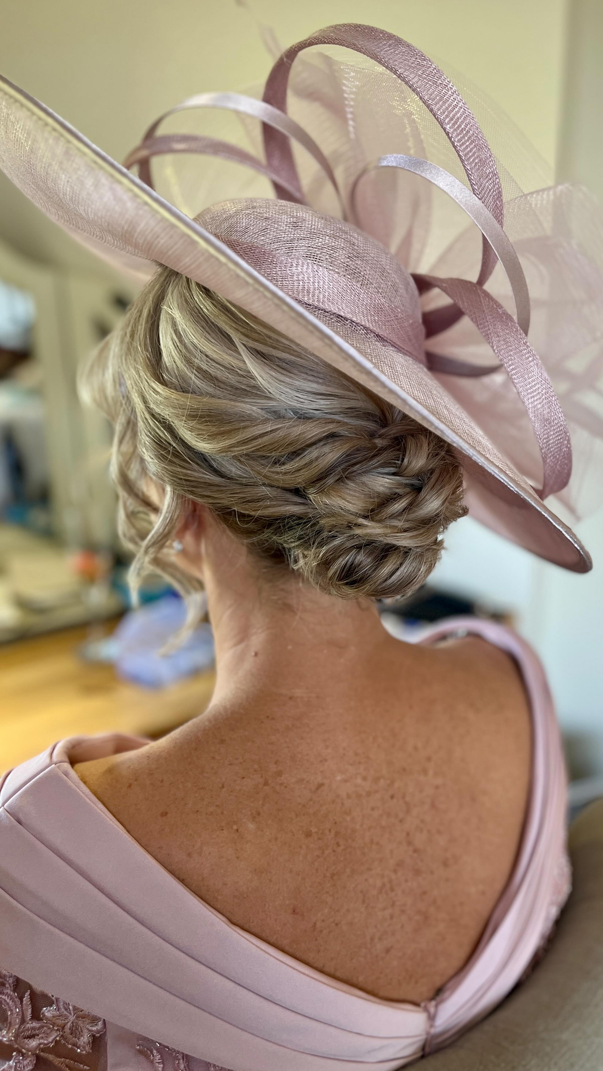 Mothers of the Bride & Groom 💫
A little inspiration for all the lovely mums, whether you’re after a soft updo or a bouncy blow dry, I’ve got you 🤍
It’s so special to help the mums feel just as glam and confident on such an important day!
And don’t worry, I’ll also be there to help with fascinators or hats once everyone’s dressed!
Save for inspo 💫
.
.
.
#motherofbride #motherofgroom #bridalhairstylist #bridetobe #destinationbridalhairstylist #bridalhair #ukbridalhairstylist #modernbrides #weddinghairstylist #weddingmorning