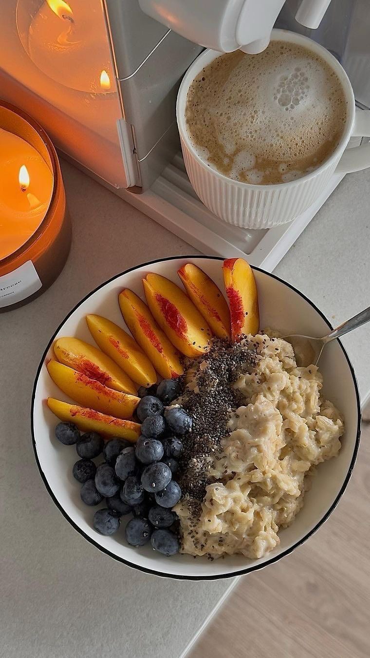 Être diététicienne et spécialiste du bien être ne m’a pas rendu parfaite !
C’est important pour moi de vous montrer la réalité qui se cache derrière les conseils et profils parfait d’Instagram !
Le vrai équilibre, c’est celui qu’on ressent, et même en tant que pro de la santé et du bien être j’ai à cœur d’enseigner une alimentation plaisir, sans culpabilité, sans chercher la perfection.
Une alimentation saine c’est avant tout une alimentation sereine.
Et manger une pizza ou un gâteau ne doit pas se mériter 🍕
La nutrition, ce n’est pas la perfection, c’est l’équilibre ! 🤎