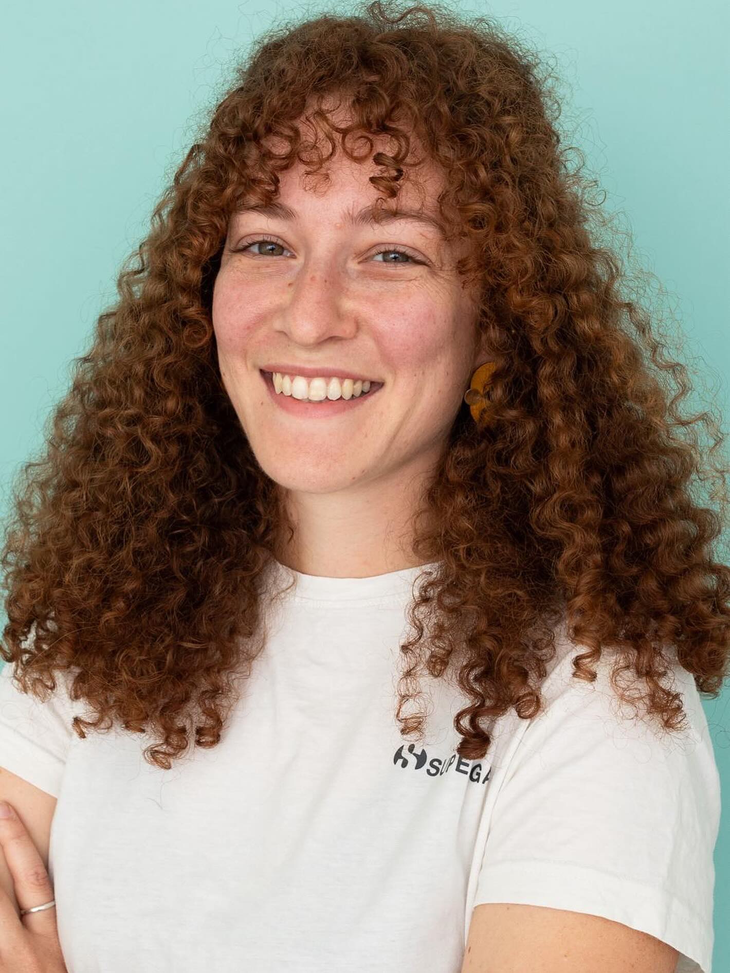 Ci presentiamo…
✨Chiara Lodovici✨
Psicologa e specializzanda in Psicoterapia sistemico - dialogica.
Mi occupo di percorsi di sostegno psicologico prevalentemente con adolescenti e adulti.
Al di fuori dello studio, mi occupo di educativa di prossimità con target su adolescenti e giovani adulti in situazioni di rischio e svolgo progetti in ambito penitenziario.
Sono inoltre Co-founder del gruppo Calm, team di psicologi che, in collaborazione con diversi professionisti, sviluppa progetti in ambito socio-educativo.