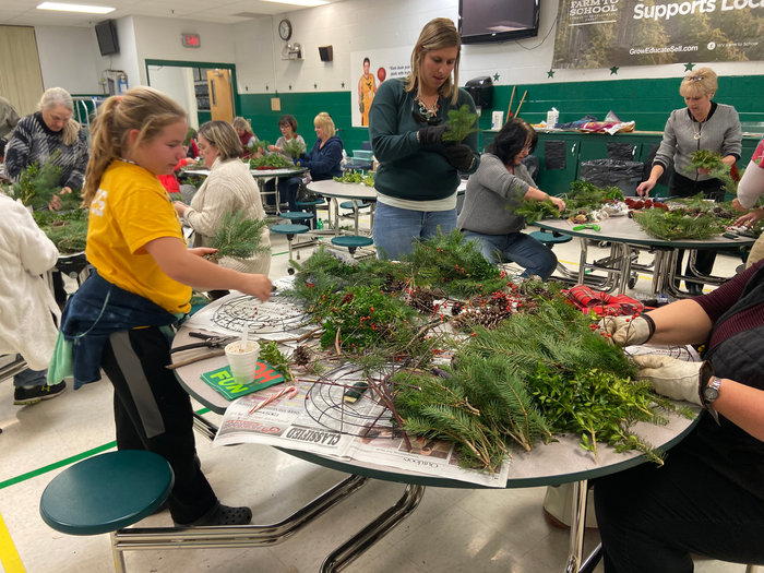 Christmas Workshops Booking Now. Want to learn to make your own Christmas wreath or kissing ball? Check out our workshops this season and consider joining us!