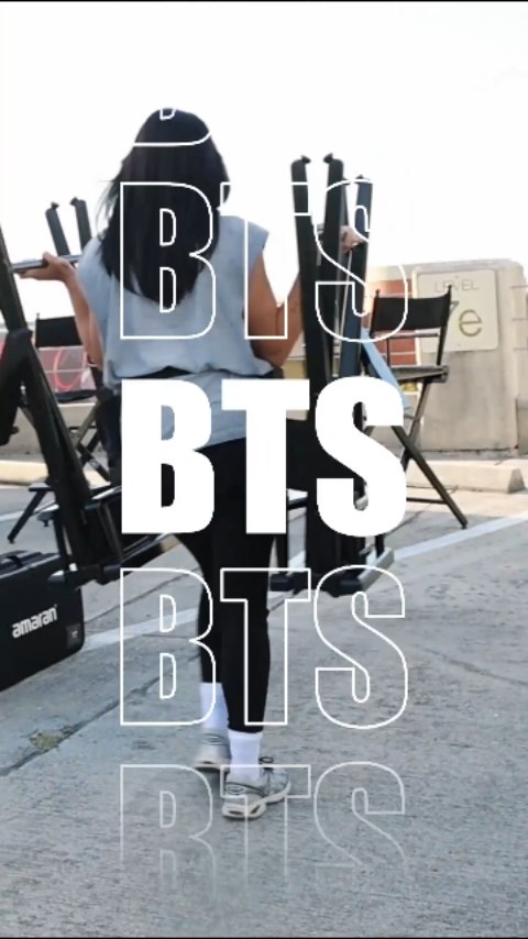 🎬 Hoy traemos un #TBT que recordamos con emoción, el tras camara del “El Vivo y el Bobo”
Detrás de cámara hubo risas, estrategia y mucho profesionalismo 🔥
Así se vive cuando la vibra del set es 100% High Music 🎧💯
#ElVivoYElBobo #HighMusicInc #TBT #BehindTheScenes