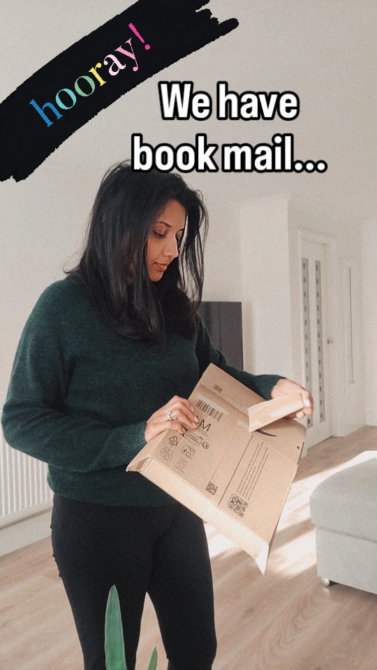 Come open my book mail with me.... 💌