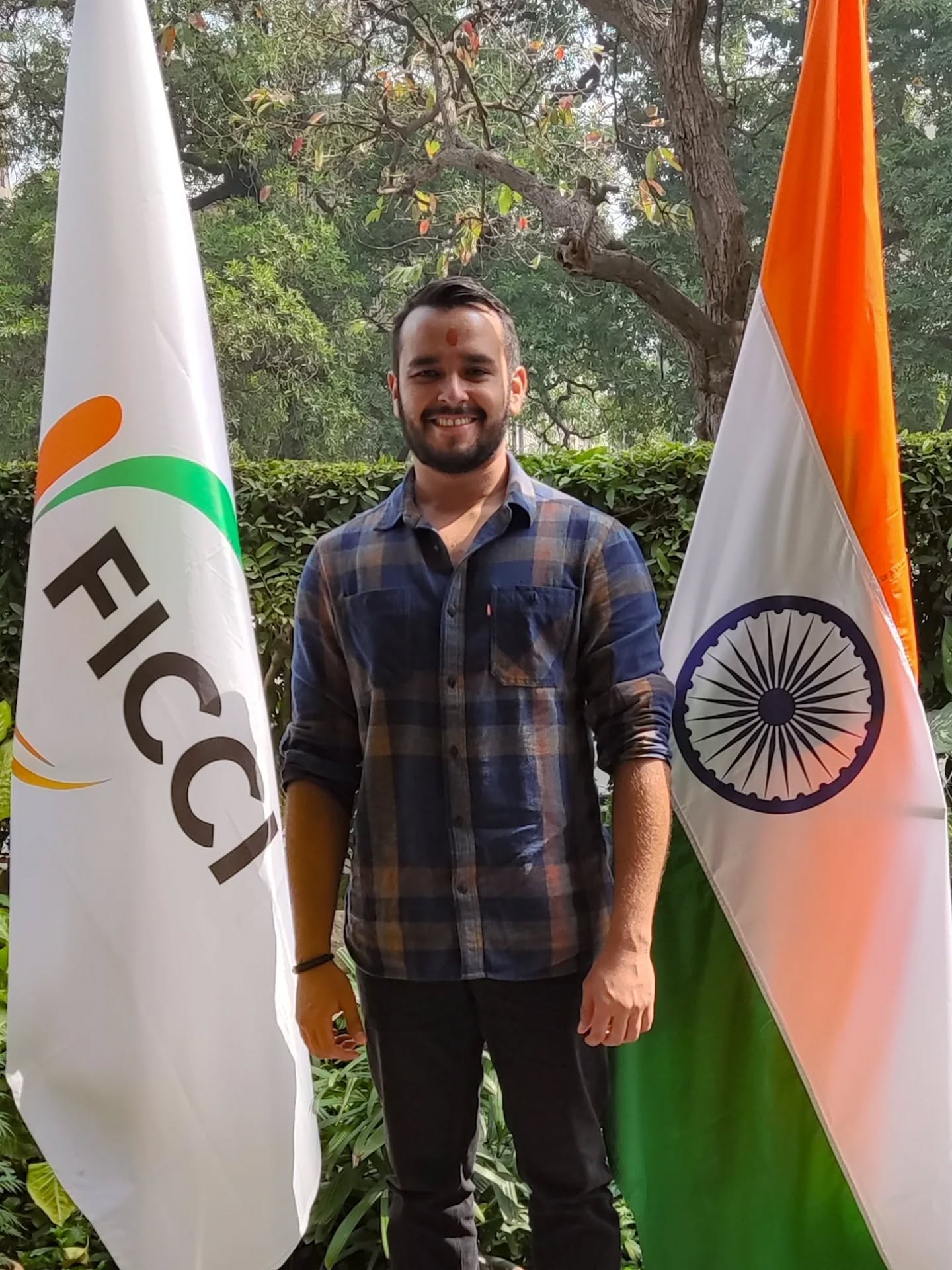 Durante mi participación en el Media Familiarization Visit organizado por el Ministerio de Relaciones Exteriores de India, conocí de cerca la inspiradora labor de la Federation of Indian Chambers of Commerce and Industry (FICCI). La fuerza del liderazgo femenino que impulsa esta institución, donde más del 25% de los cargos directivos son ocupados por mujeres, refleja un cambio real en el panorama empresarial indio. Este dato no solo representa una cifra, sino una transformación social en marcha.
Escuchar a mujeres que lideran proyectos en innovación, educación y sostenibilidad fue profundamente motivador. A través de sus iniciativas, FICCI demuestra que el empoderamiento femenino no se limita a la representación, sino que se traduce en decisiones que impactan positivamente la economía y la comunidad.
.
.
.
#IndiaExperience #FICCIIndia #DiplomaciaCultural #EmpoderamientoGlobal #ColaboraciónInternacional #MediaFamiliarizationVisit #India2025 #InnovaciónSocial #CambioPositivo #GlobalLeadership #CulturaYDesarrollo #IntercambioCultural