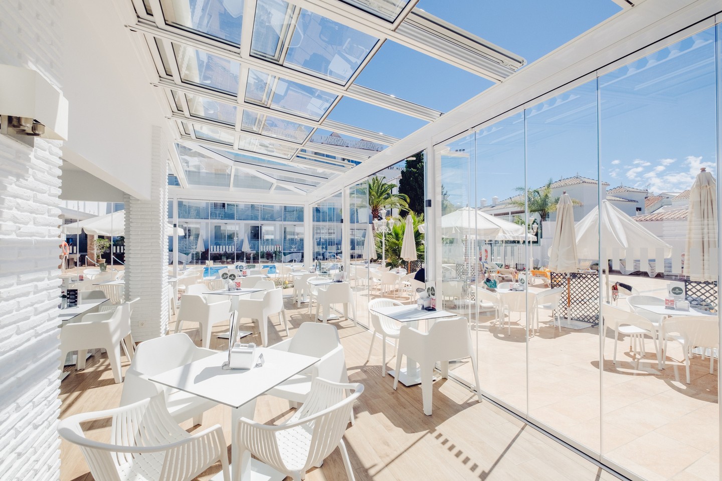 Novembre... Toiture en verre rétractable pour bénéficier d'un puits de lumière infini ☀️💡
Adieu l'obscurité, Bonjour la clarté et la bonne humeur 🤠
pergolaetcarport.fr
verandaetverrieredefrance.fr