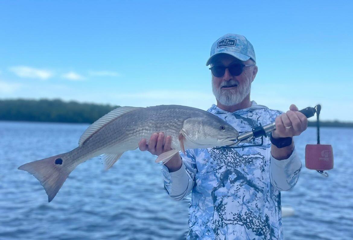 Cheers and #tbt to my loyal Cleint Tommy 🤙🏻 we sat on a school of bruisers on this trip, and brought many #redfish aboard! Many released to fight again 💪🏻 Call me, to give this spot a try for yourself! 📲 305-778-5342 #a2fishingcharters #irtreels #cajuncustomrods #donnmarpliers #reelfishyapparel #tfoflyrods #palmythgloves #fourhorsementackle #fortressmarineanchorsusa