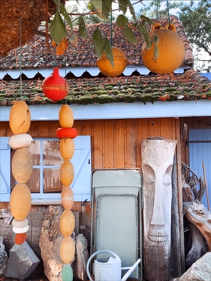 • MAGIC PLACE •
Cette maison d’artiste au bord du lac m’a touchée en plein coeur.