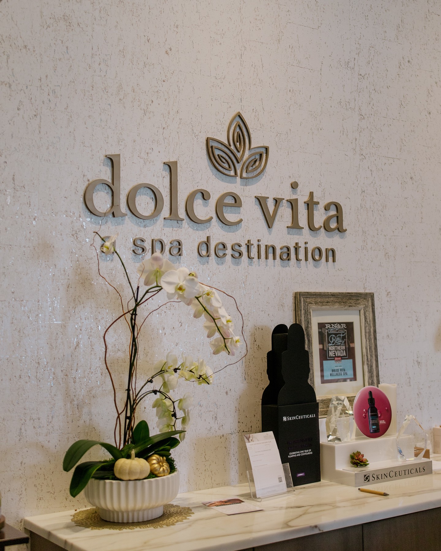 The holiday season us upon on & they can be busy! Take a moment just for you. Book a spa day at Dolce Vita and step into a world of calm right here at The Village at Rancharrah. ✨ #TreatYourself #DolceVitaSpa #TheVillageAtRancahrrah #RenoTahoe #SouthReno #SpaDay #SelfCare