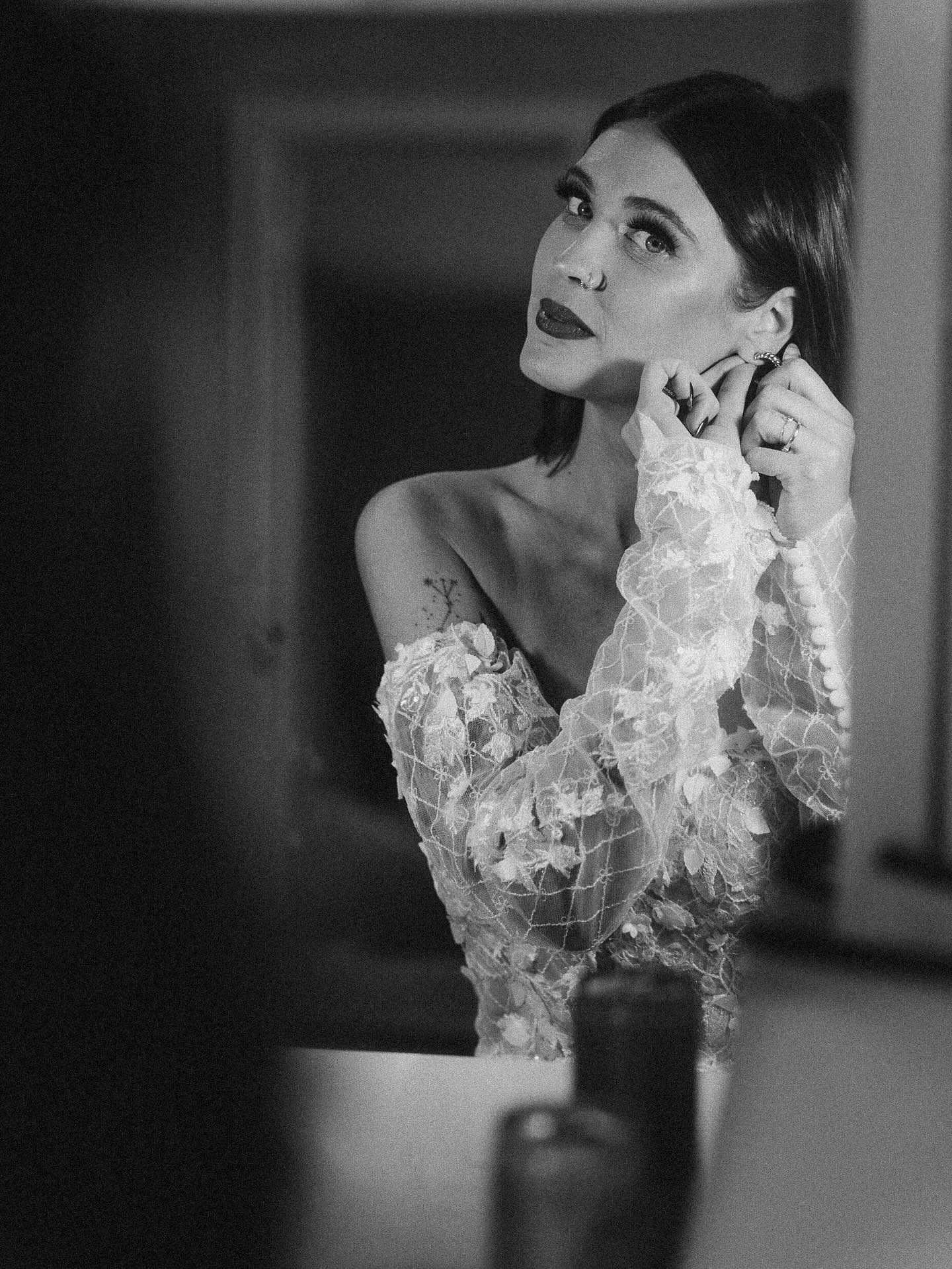 Carli & Rand 🖤🪄💍
——
#bride #wedding #weddingphotography #weddingday #halloween #halloweenwedding #groom #kcweddingphotographer #couples #love #sony #flowers
