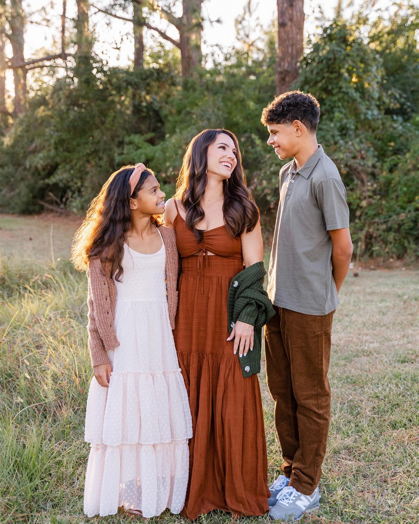 Just a mama and her favorite people ❤️
Last gallery is sent out! I am officially on vacation mode🌴I will return all messages when I am back on Monday the 17th! Can’t wait for the last few sessions of the year! 🎄
#houstonphotographer #familyphotography #motherhood #clickinmoms #candidchildhood #cypresstx #tomballtx #goldenhour