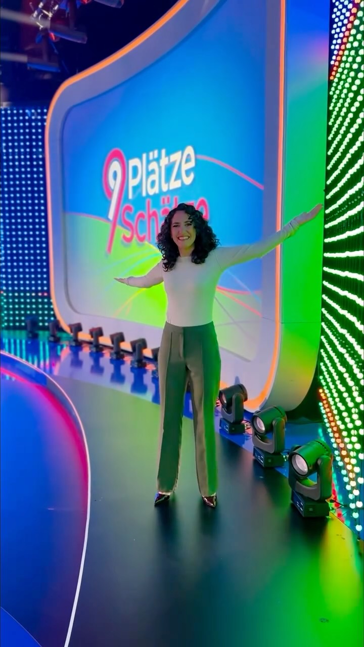 F i n a l t a g 🙌 Heute Abend ist es soweit: 20.15 Uhr, ORF2. Wir schicken die wunderbare Mariazellerbahn gleich mit Startnummer 01 ins Rennen 🚂 Unter 0901 05 909 - 01 könnt ihr dieser heute eure Stimme geben. Achtung: Voting Start und Ende wird während der Sendung bekanntgegeben, 50 Cent pro Anruf/SMS. 🙏
.
.
.
.
.
#9Plätze9Schätze #orf #orf2 #mariazellerbahn #tvshow #niederösterreich #meinniederösterreich #happyme #tvhost #transition #bitteeinsteigen