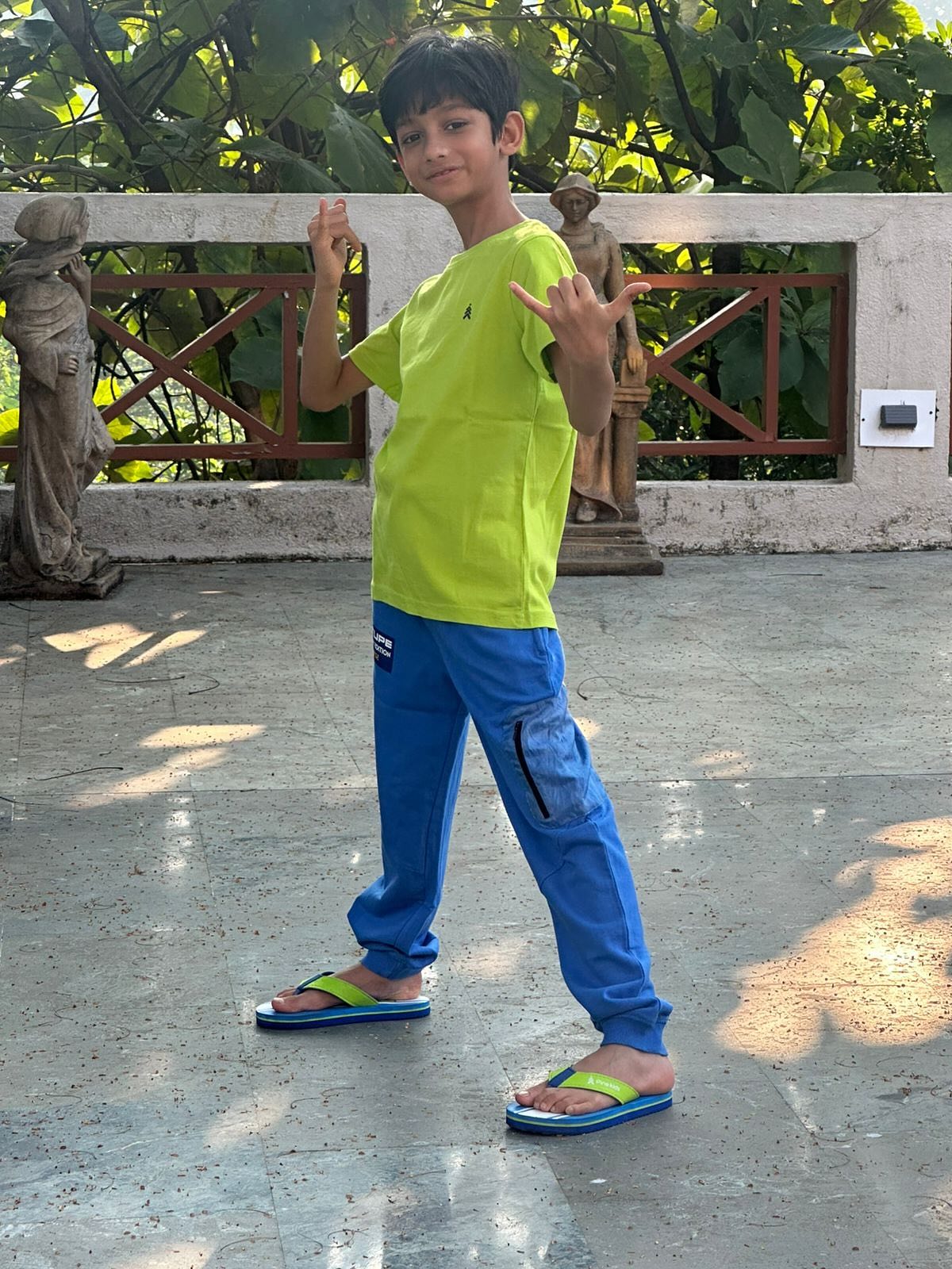 #incollaboration with @firstcryindia
Be yourself. Be the child you want to be. Be comfortable and active with @firstcryindia
Our go to for everything clothing!
Use my discount code SaloPaCD25
#BachpanwithFirstcry25 #Celebratingchildhood #firstcryindia #firstcry #FussNowAtFirstcry #firstcryfashion #kidsfashion