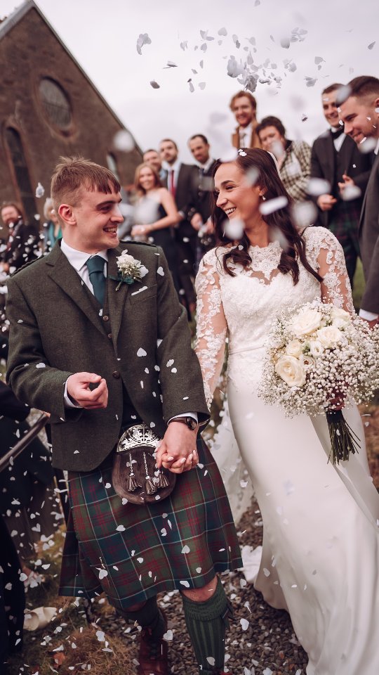 The one where Jemma and Alex
(and Luna) get married ⚡️
--
t e a s e r 🎥