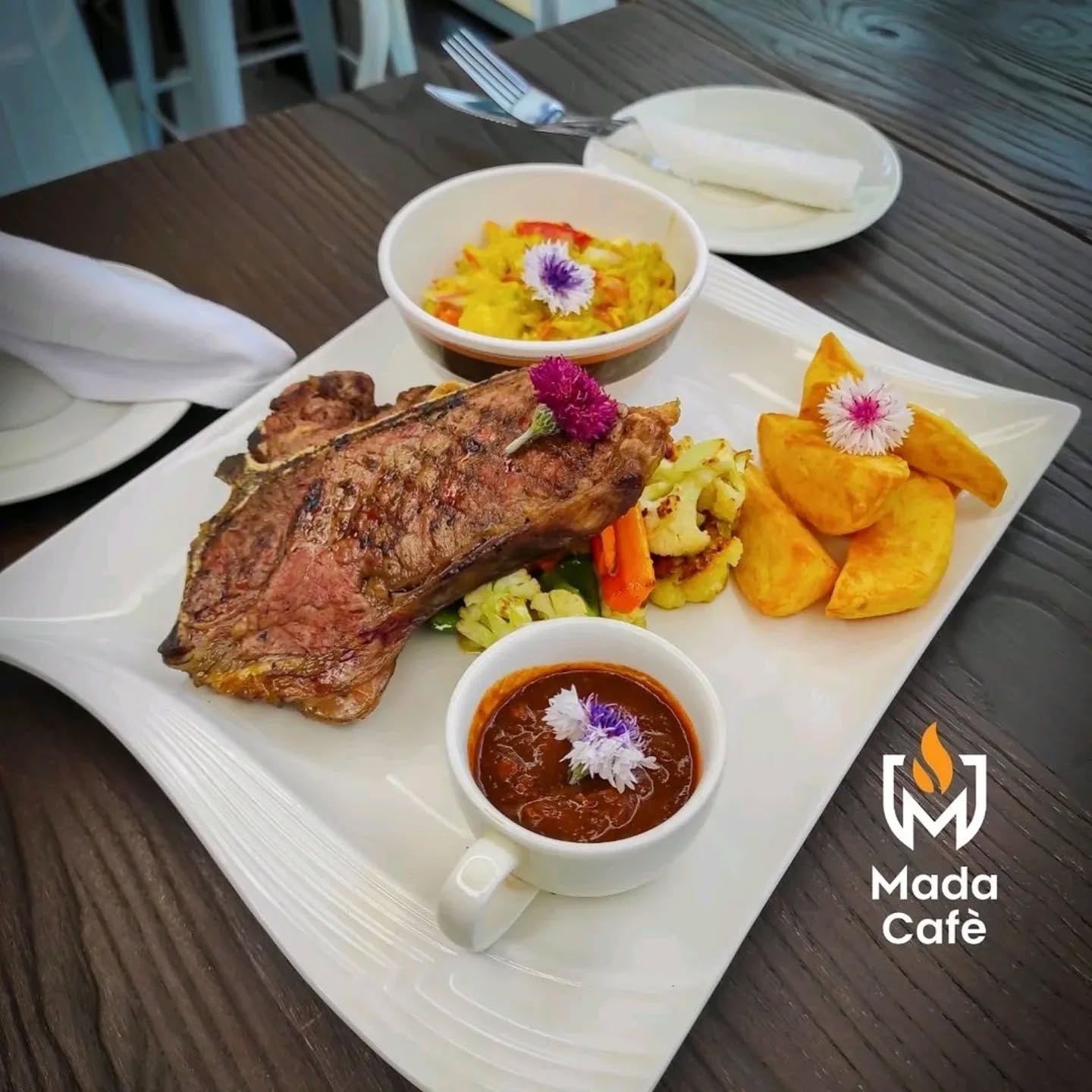 ๐ฅ ๐ช๐ต๐ฒ๐ฟ๐ฒ ๐ง๐ฎ๐๐๐ฒ ๐ ๐ฒ๐ฒ๐๐ ๐๐ฟ๐ ๐ฅ
Savor the perfect grillโtender T-bone steak served with crispy wedges, creamy curry rice, grilled veggies, and our signature sauce, all crowned with a touch of edible floral elegance. ๐ธ๐ฝ๏ธ
๐ ๐ซ๐๐๐ ๐๐ ๐๐๐๐๐ ๐๐ ๐ด๐๐
๐ ๐ช๐๐รฉ โ ๐๐๐๐๐ ๐๐๐๐๐ ๐๐๐๐๐ ๐๐๐๐๐ ๐ ๐๐๐๐๐.
๐๐๐๐ ๐๐๐๐ ๐๐๐๐๐
...๐ ๐๐๐๐๐ ๐๐ ๐๐๐๐๐๐๐๐ ๐๐๐
๐๐๐๐๐๐๐
#foodphotography