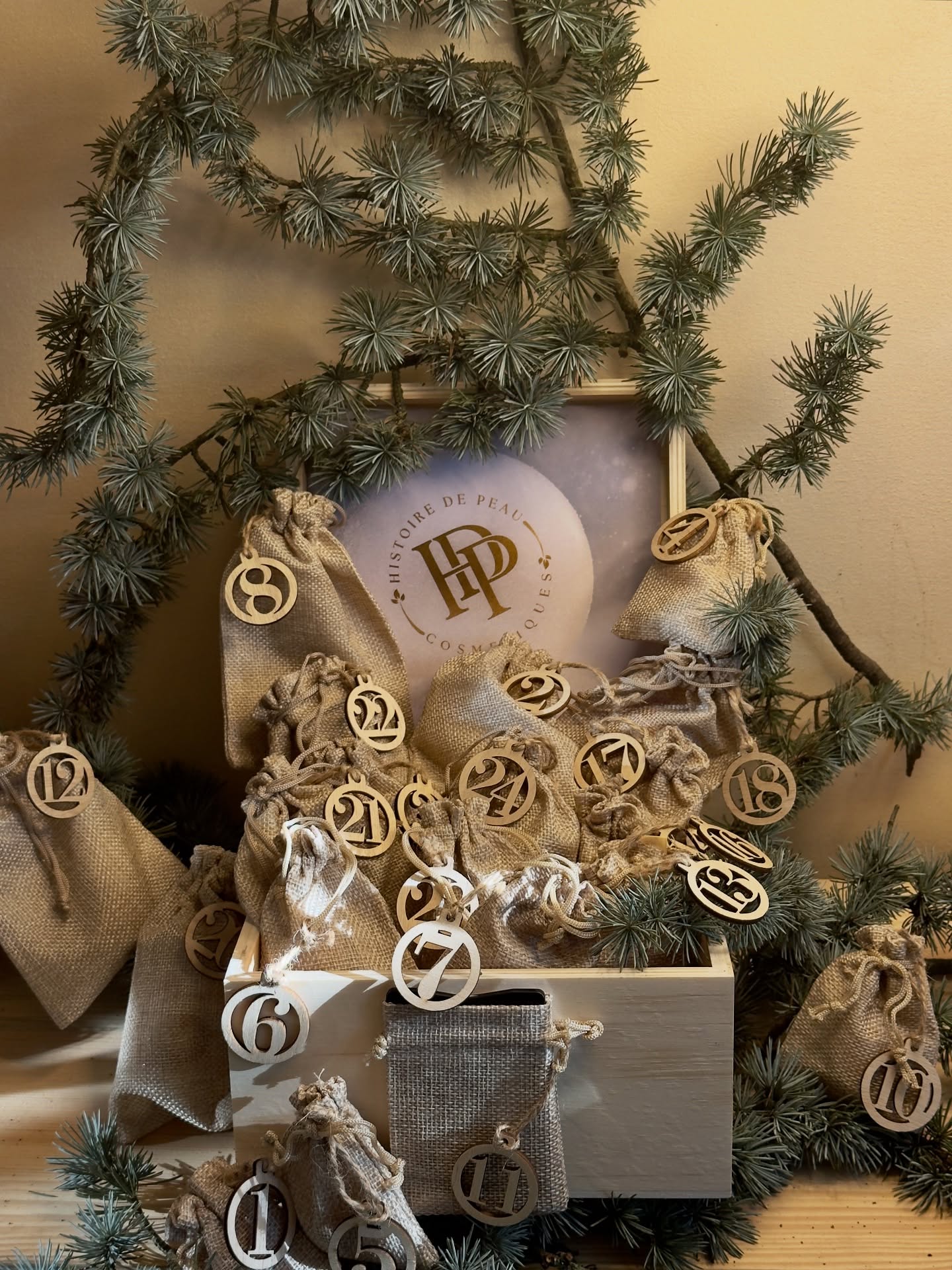 🎄 Il est enfin là !
Le calendrier de l’Avent Histoire de Peau dévoile 24 trésors : soins, accessoires et petites attentions à découvrir jour après jour. 💫
💛 Une expérience sensorielle pour patienter jusqu’à Noël tout en douceur.
✨ D’une valeur de 255€ (hors cadeaux et coffret en bois), il est proposé à 80€, en édition limitée ! 🎁
Alors, prête à (vous) faire plaisir ?
📩 Contactez-nous directement par mail, SMS ou message privé :
histoiredepeaulabs@gmail.com
0674753571
#histoiredepeau #calendrierdelavent #skincarelovers #madeinfrance #beautefrancaise #editionlimitee