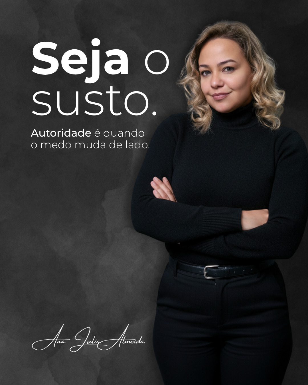 O medo nunca desaparece. Ele apenas muda de lado. E essa é uma das verdades mais difíceis de aceitar, porque fomos educados a acreditar que coragem é ausência de medo. Mas coragem nunca foi sobre eliminar o medo, é sobre olhar pra ele e continuar andando. É atravessar a voz que treme, o olhar que hesita, a dúvida que sussurra “ainda não é hora” e, mesmo assim, seguir.
Durante um tempo, o medo é quem comanda. Ele dita o ritmo, decide o tom, escolhe o que você mostra e o que esconde. Ele se disfarça de prudência, de perfeccionismo, de racionalidade. Ele se veste de bom senso, mas carrega o mesmo objetivo: te manter menor do que você é. O medo é educado, inteligente e persuasivo. Mas ele também é covarde e recua quando percebe firmeza.
A virada acontece quando você entende que autoridade não é sobre eliminar o medo, e sim sobre reposicioná-lo. Quando a sua presença se torna tão clara, tão intencional, tão coerente, que o medo entende o seu novo papel: o de te observar, e não o de te controlar. A partir daí, o medo muda de lado. E, quando ele muda de lado, o susto muda de dono.
Você deixa de ser quem se assusta e passa a ser quem causa o silêncio. É o mercado que se inquieta. É a concorrência que te observa. É quem duvidou que agora precisa se reposicionar.
A Dieta da Autoridade é sobre isso: o instante em que o medo deixa de ser ameaça e se torna combustível. O ponto em que a consciência substitui a hesitação e o propósito assume o volante. É o estágio da presença em que você não precisa mais gritar, basta existir com firmeza.
Ser o susto é o ápice da autoridade. É quando o seu olhar é tão estável que desarma, e o seu silêncio é tão eloquente que constrange. É o momento em que o medo, finalmente, percebe que perdeu o poder.
O que ainda te impede de virar o susto da sua própria história?
#ADietaDaAutoridade #PresençaÉPoder #HalloweenDaAutoridade #BrandingComAlma #AutoridadeComConsciência #AnaJuliaAlmeida #MarketingInteligente #PresençaEstratégica