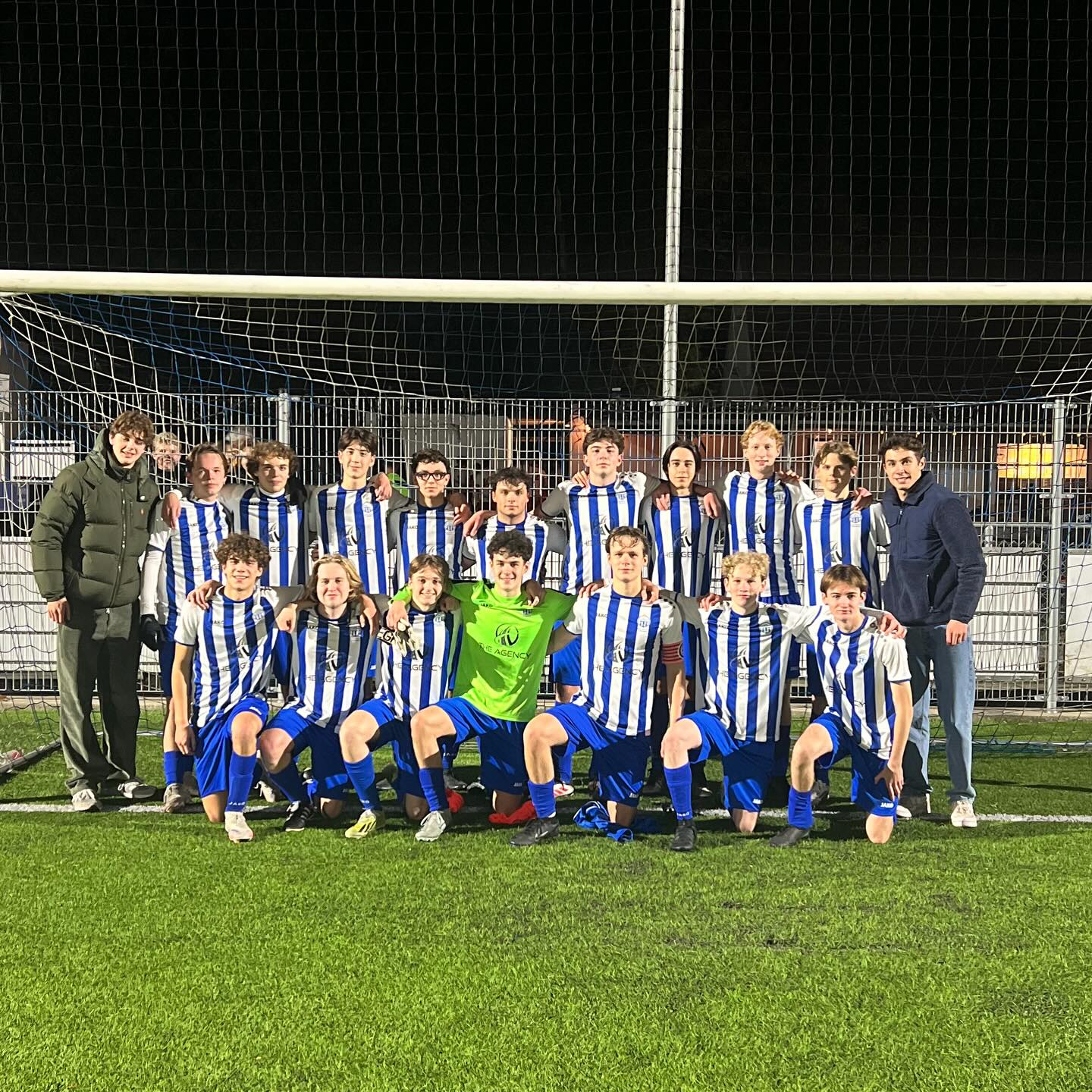 De U21 trok het sportieve weekend gisteren op gang met een spannende wedstrijd, 1-0 / 1-1 / 2-1 / 2-2 / 3-2 / 4-2. Goed gespeeld en de kansen benut. Ze klimmen in de rangschikking naar een mooie, voorlopige 3e plaats! De competitie is voor deze groep wat moeilijk gestart maar ze zijn als groep aan het groeien en zijn goed bezig! Bedankt trainers en coaches!
.
.
#clubkoningshof #waarjealtijdthuisspeelt #u21 #gezelligsteclubvanschoten #voetbal #fairplay #depheyp