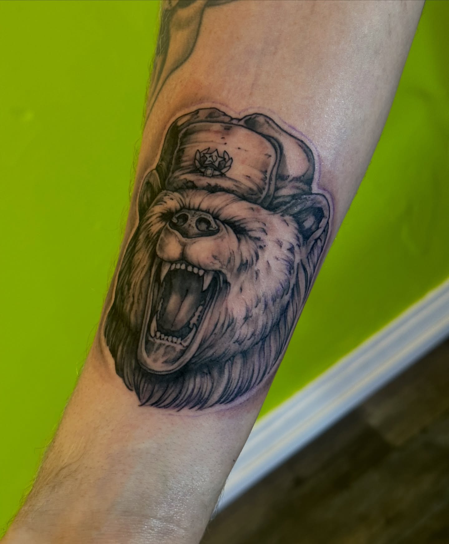 🐻 <- close enough 😆
⠀
- Full Progress -
⠀
fresh → healed → stencil
⠀
#skullroxx #skullroxxstudios #tattoodüsseldorf