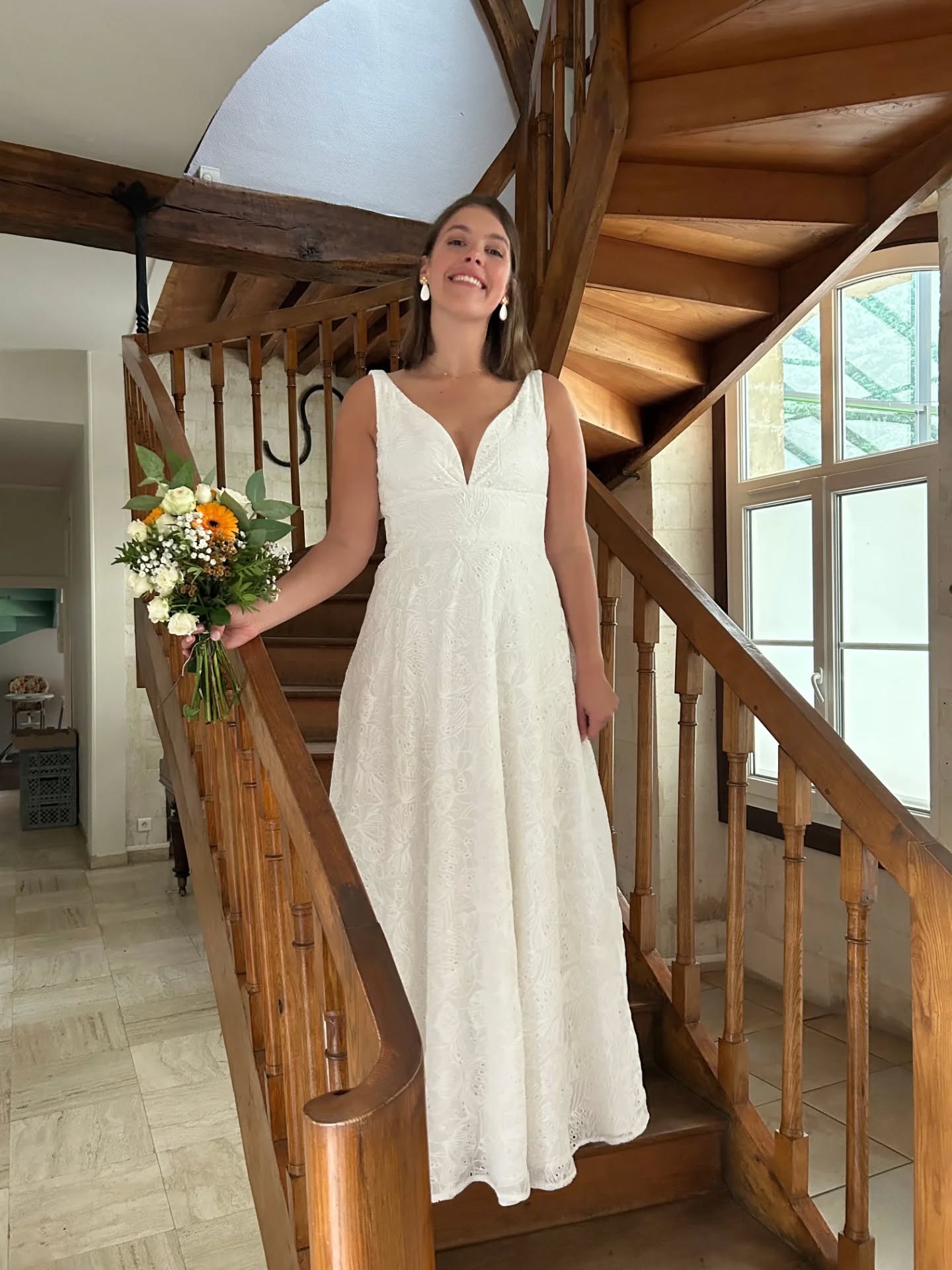 J'ai à mon tour dit oui dans une de mes créations 🤍
Boucles d'oreilles @maiecreations
Fleurs @latelierwmouvaux
Lieu @chateaudenaours