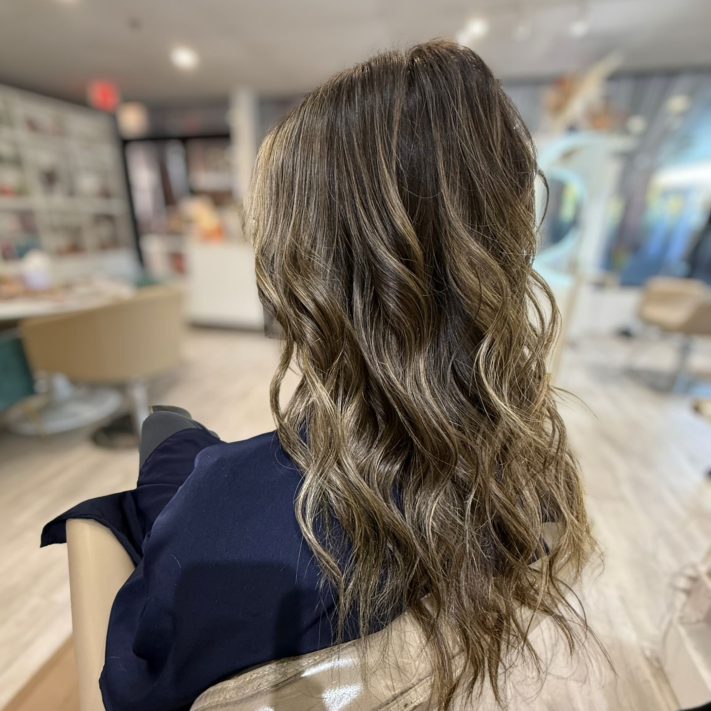 Fall is in the h(air) 🍂
Swipe for her before ➡️
Ready to be freshened up? Book your transformation at www.hairbykristle or click the link in bio!
📍 Mixology Hair Salon
13200 Marina Way Unit 104A
Woodbridge, VA
#balayage #blondehair #behindthechair #blondespecialist #vablondespecialist #novahairstylist #novablondespecialist #novadimensionalblondespecialist #dimensionalblonde #babylights #redken
#vahairstylist #quanticohairstylist #haircut #woodbridgehairstylist #layers #caramelbalayage #redken #brunette #redkenshadeseq #expensivebrunette #brunette #greyhair #silverhair #greyblending #dimensionalbalayage #staffordhairstylist #fredricksburghairstylist