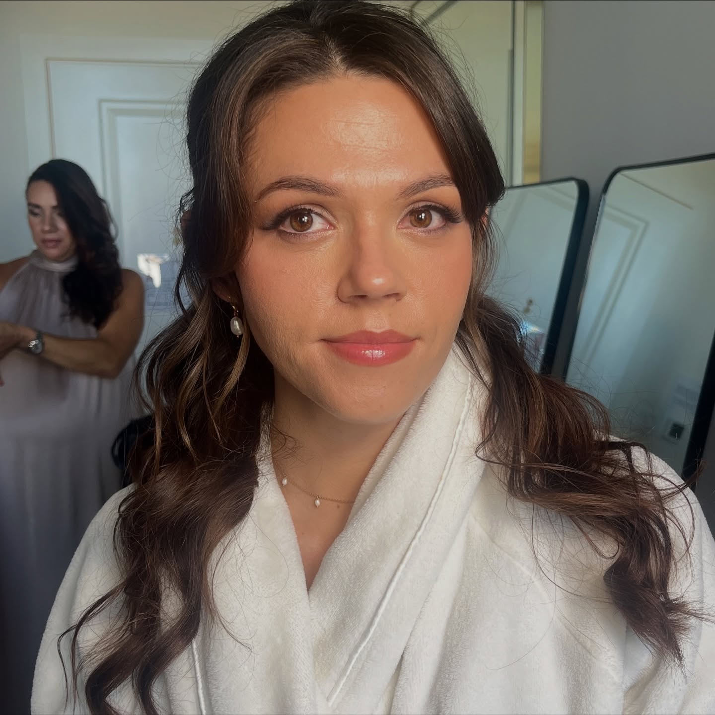 Wrapping up my 2025 wedding season in the sweetest way 🤍
Got to glam up my beautiful bride Sarah and be a guest at her wedding - my only wedding to attend for the year and with my bestie so it was special✨We got to celebrate love and dance the night away 🫶🥰
Bridal Makeup by yours truly @beyoutifiedglam
Bridal Hair by @nguyen.brando
Your girl rarely dresses up, but I did for this so I might post my look next! 🤭