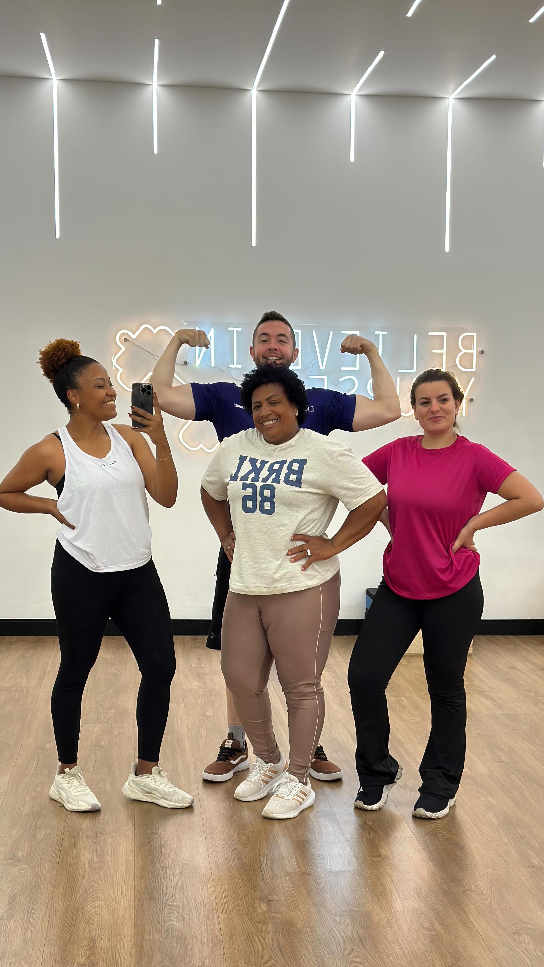 Quando o personal pede um exercício e o aluno faz outro 😂😂😂
#musculação
#energy
#emagrecimento
#vidasaldaveltododia😉💪⚡️🏄💵🍐🍍🍉🍓🍏🍊 a