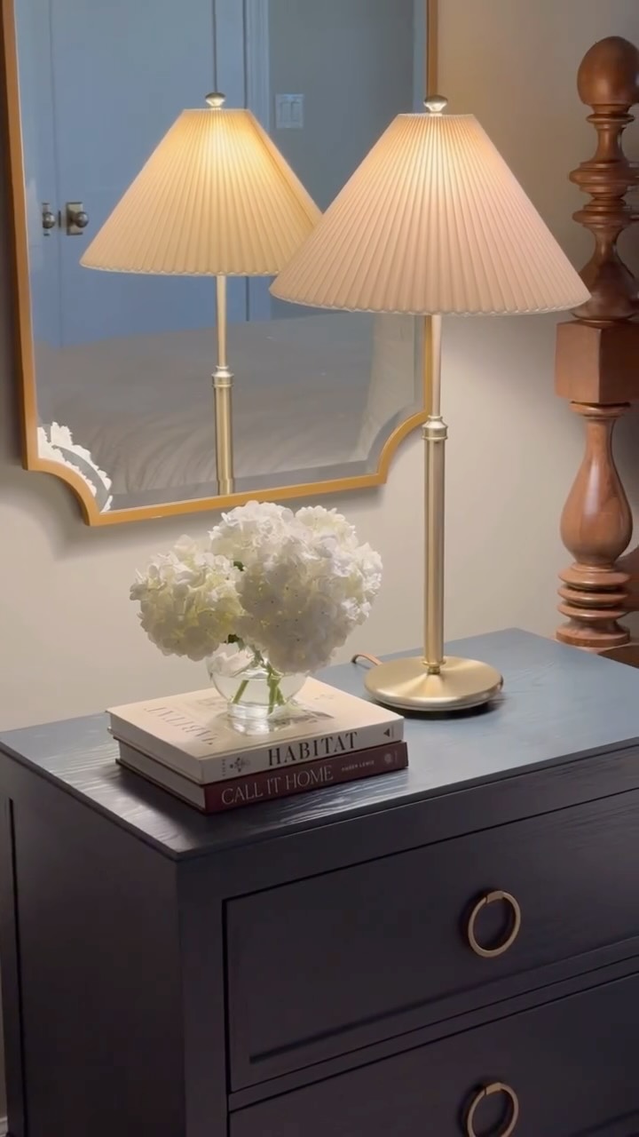 Traditional bedroom project reveal 🧺 Who remembers this design from earlier this year? The room is finally complete, and I’m so happy to share it with you! A little reminder that good design takes time, don’t rush the process 🤍
@gennyrosedesigns