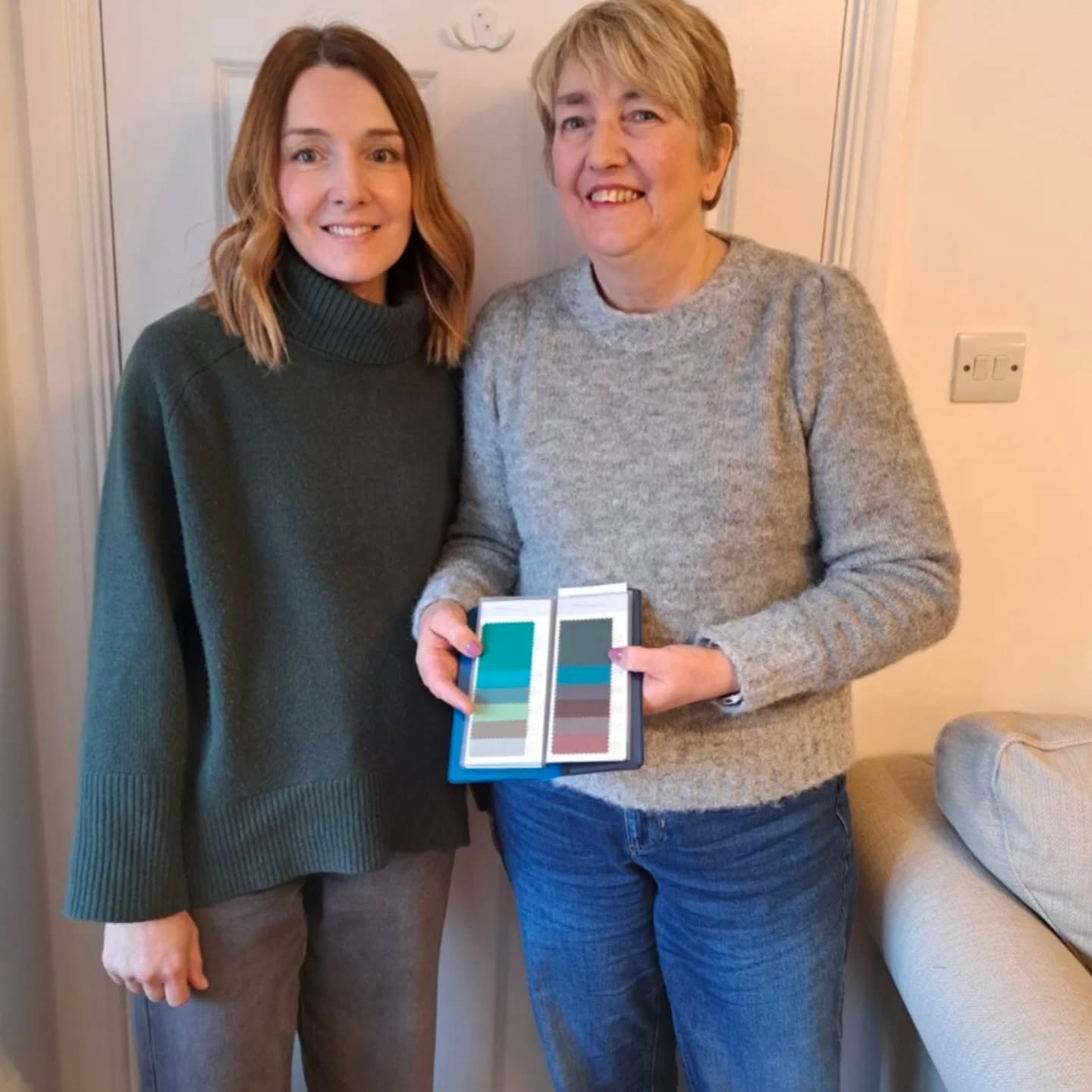Itโs always a real treat to welcome familiar faces back, especially when they bring someone special with them!
After finding her own colour consultation so helpful last summer, Sally @madebysallygauntlett knew it would make the perfect birthday gift for her mum. It was a joy to show her the colours that really lit her up and made her feel as radiant as she looked ๐ฅฐโจ
If youโre looking for a thoughtful, personal gift that truly makes a difference, a colour consultation is a beautiful way to treat someone you love ๐๐
