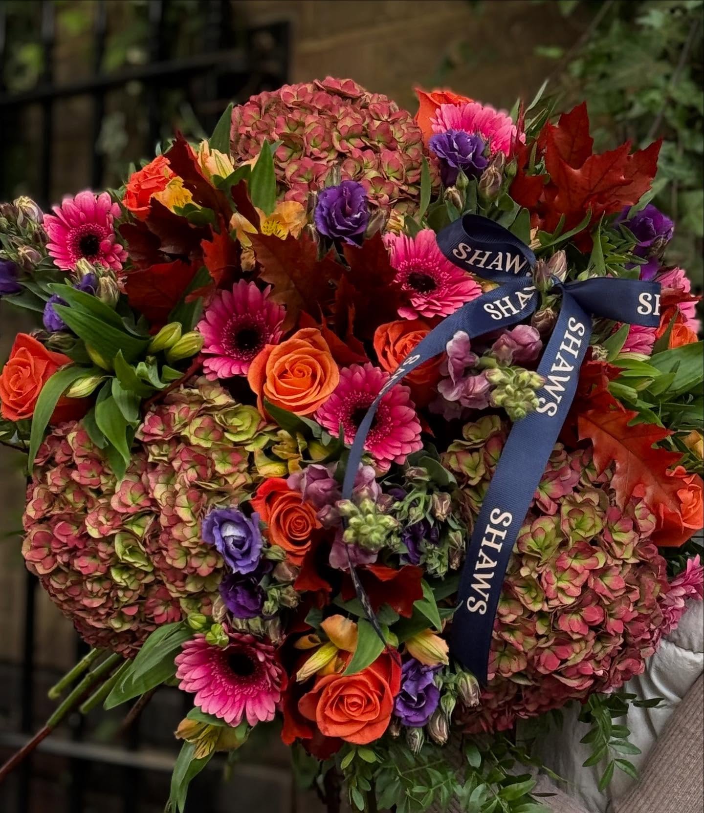 Hydrangeas — bright, yet beautifully autumnal bouquets 🧡