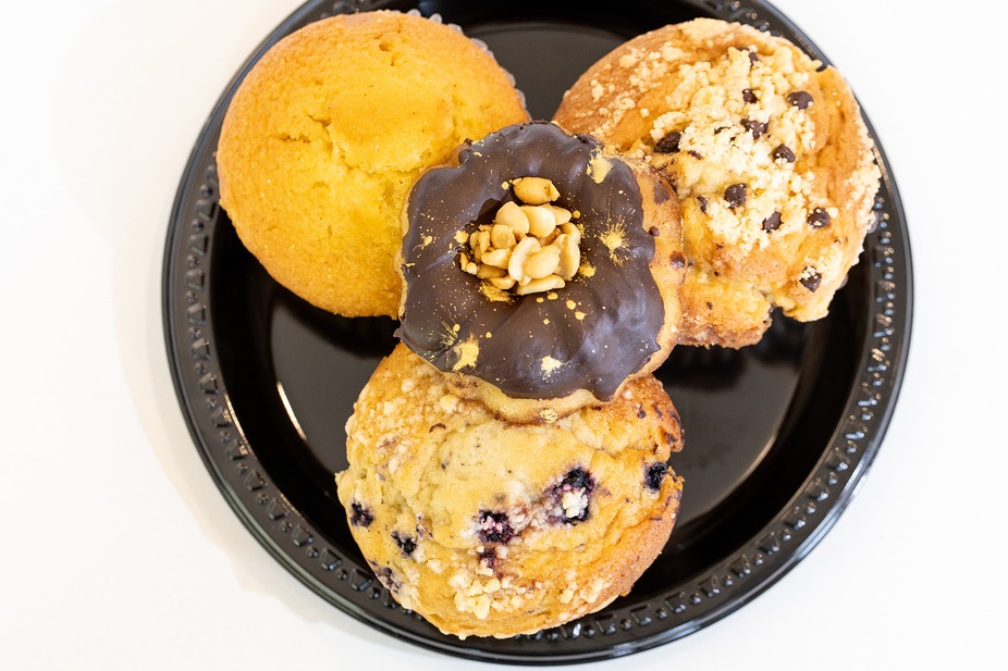 Treat yourself to an assortment of delightful muffins, each offering a unique burst of flavor. 🍽️
#BagelsOnPark #WeehawkenEats #RestaurantLife #MuffinMagic #GreatSandwiches