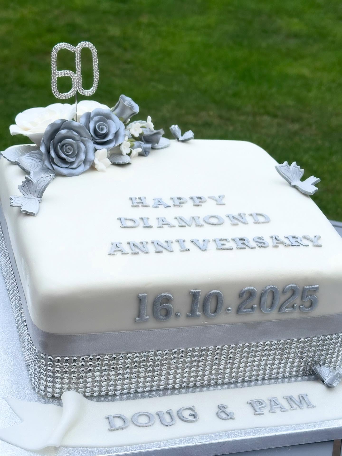 60 years of love and now cake too! Diamond anniversary 💍👰🤵♂️#diamondanniversary #diamondanniversarycake #celebrating60years #lemoncake #fondant_cake #fondantroses
