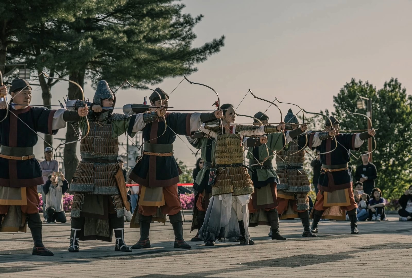 🏹 전통무예 국궁 입문 세미나 안내
백제무예원과 K-싸울아비무사단이 함께하는
‘전통무예 국궁 기초 세미나’가
📅 11월 16일(토) 오후 2시, 부여 백제무예원에서 열립니다.
접수, 교육비 5만원 식사제공
주관: K-전통무예연수원
문의: 010-9265-1477
국궁은 단순한 활쏘기가 아니라
우리 선조들의 정신, 절제, 인내, 그리고 예술이 깃든 무예입니다.
전통 활의 아름다움과 깊은 호흡을 느껴보세요.
Traditional Korean Archery (Gukgung) Introductory Seminar 🏹
The Baekje Martial Arts Academy and Korea Ssaulabi Warriors proudly present the Traditional Korean Archery (Gukgung) Basic Seminar
📅 Saturday, November 16, 2:00 PM
📍 Baekje Martial Arts Academy, Buyeo
💰 Registration Fee: 50,000 KRW (includes meal)
🎓 Hosted by: K-Traditional Martial Arts Training Center
📞 Inquiries: 010-9265-1477
Gukgung is more than just archery —
it is a traditional martial art that embodies the spirit, discipline, patience, and artistry
of our ancestors.
Experience the beauty of the traditional bow and the deep harmony of focused breathing.
#전통무예 #국궁세미나 #백제무예원 #K싸울아비무사단 #한국전통활 #활쏘기 #부여행사 #무예정신 #KoreanArchery #Gukgung #KMartialArts #KoreanCulture #TraditionalArchery #BaekjeSpirit #ArcherySeminar #KContent #무예시연 #문화행사 #KoreaSsaulabi